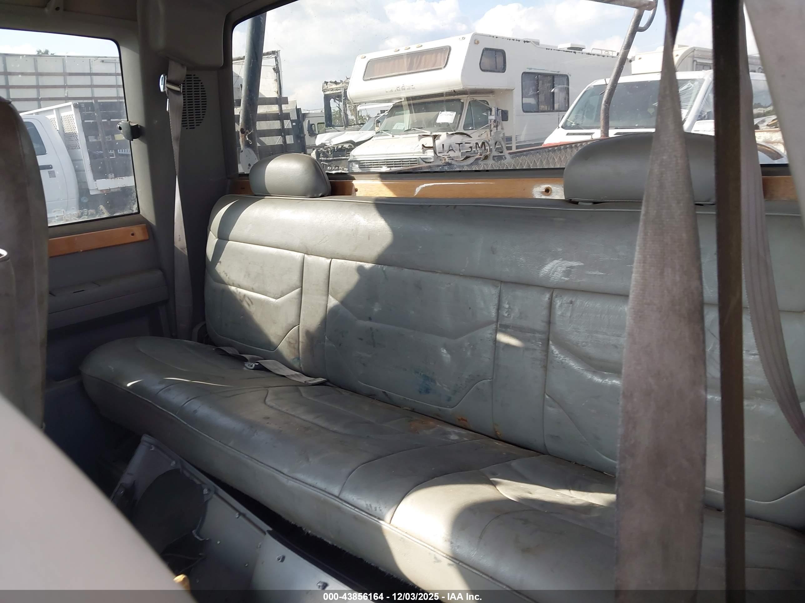 CHEVROLET GMT-400 image 8