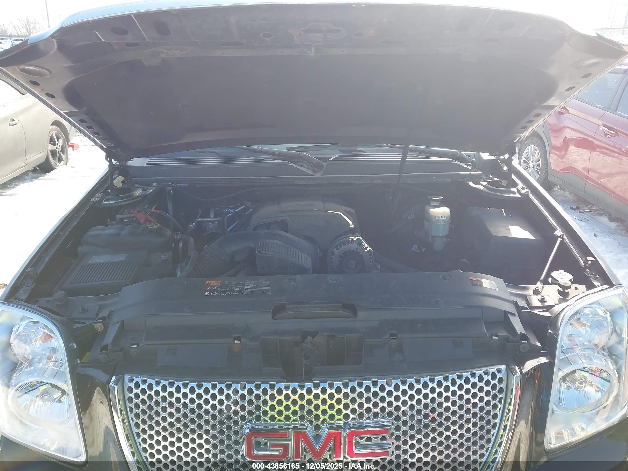 GMC YUKON image 10