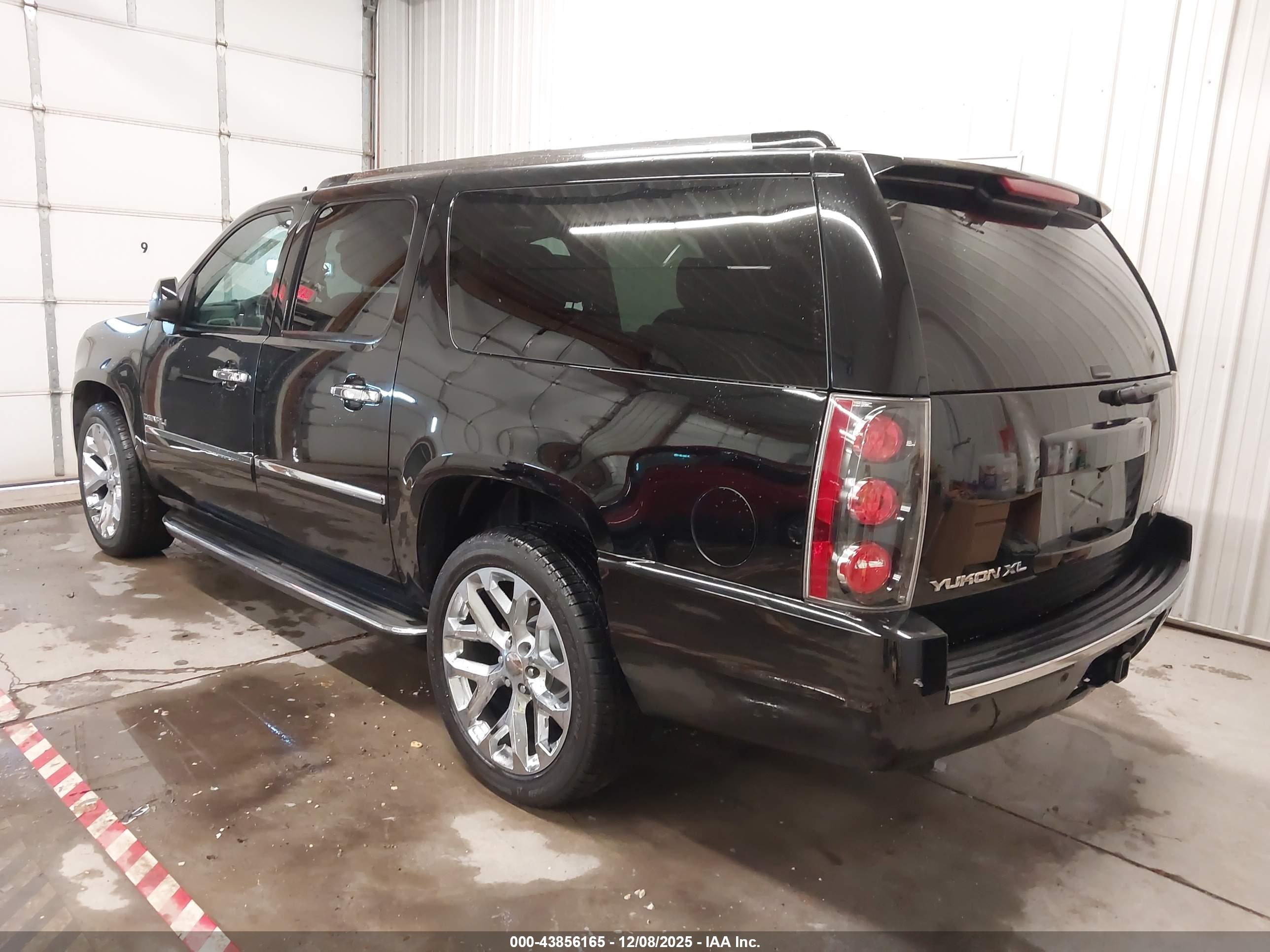 GMC YUKON image 3