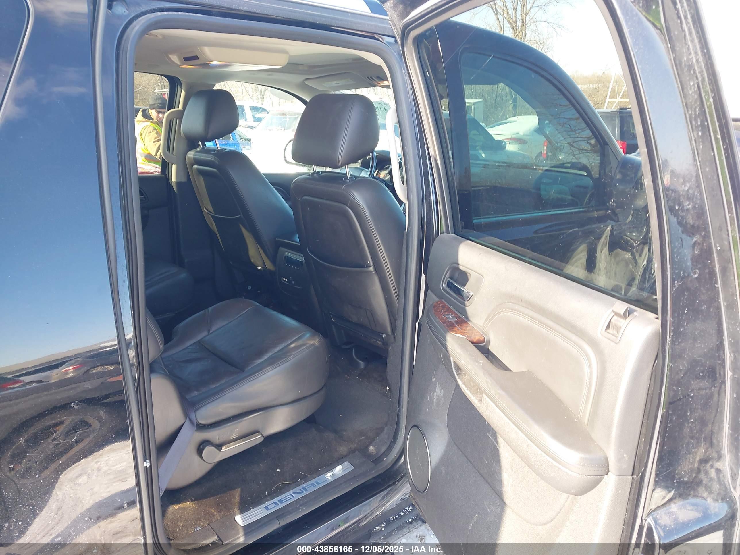GMC YUKON image 8