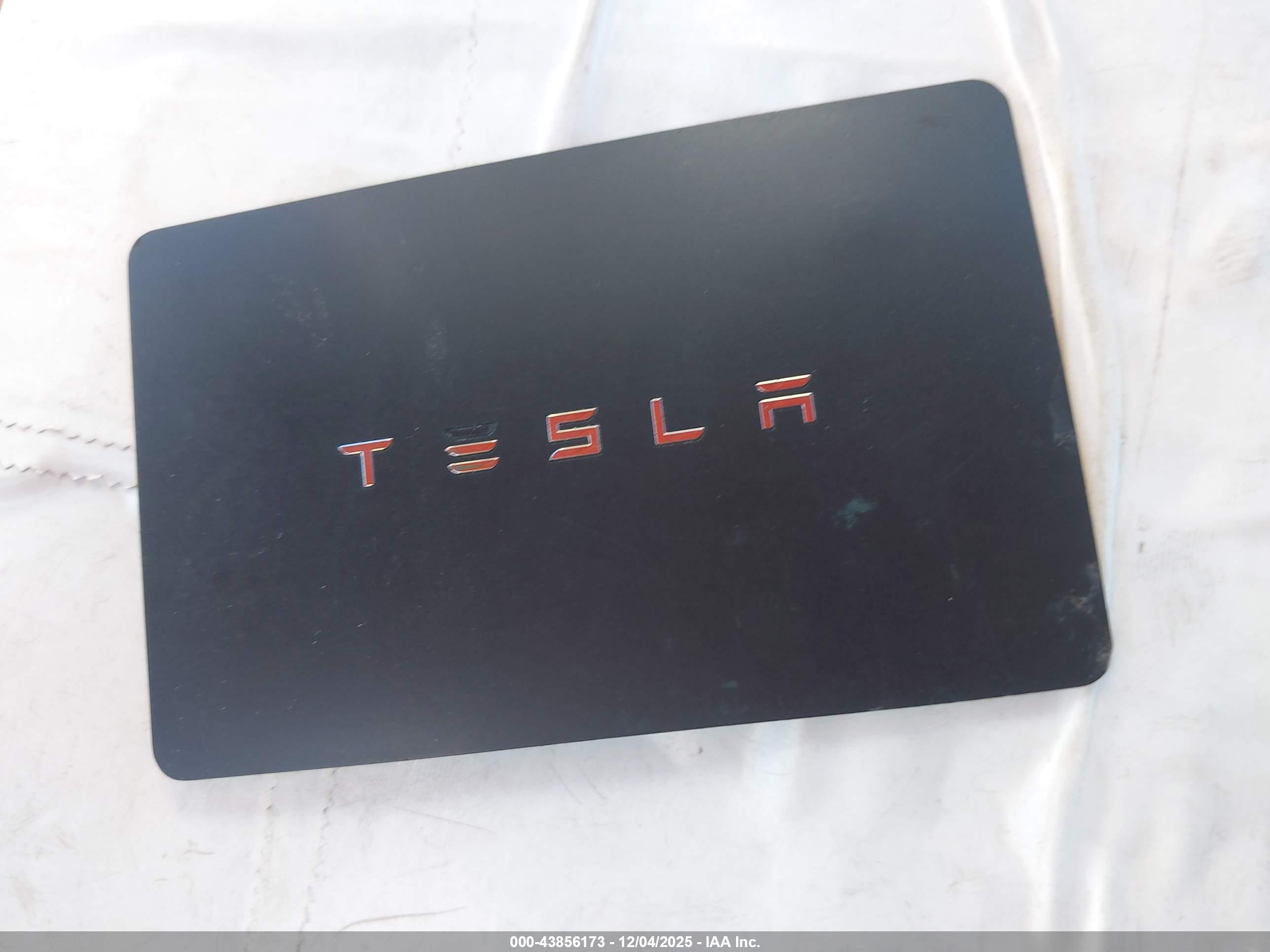 TESLA MODEL image 11