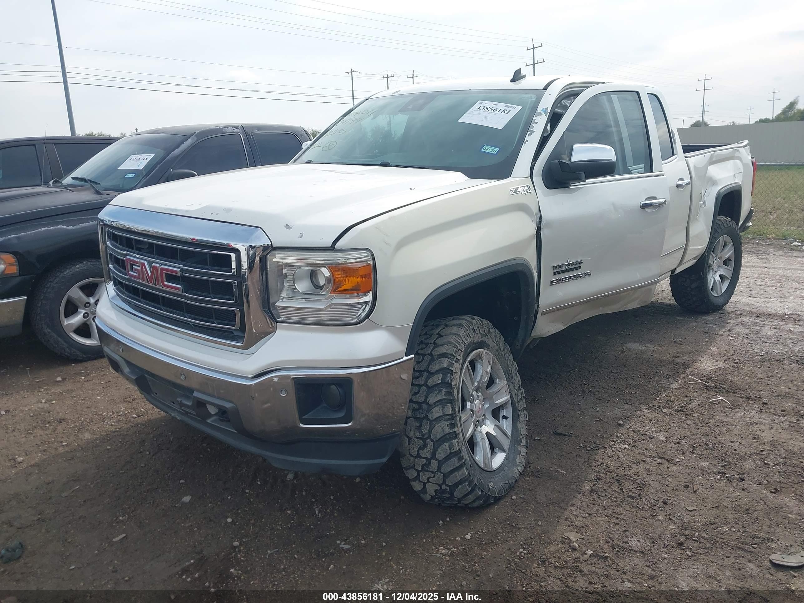GMC SIERRA image 2