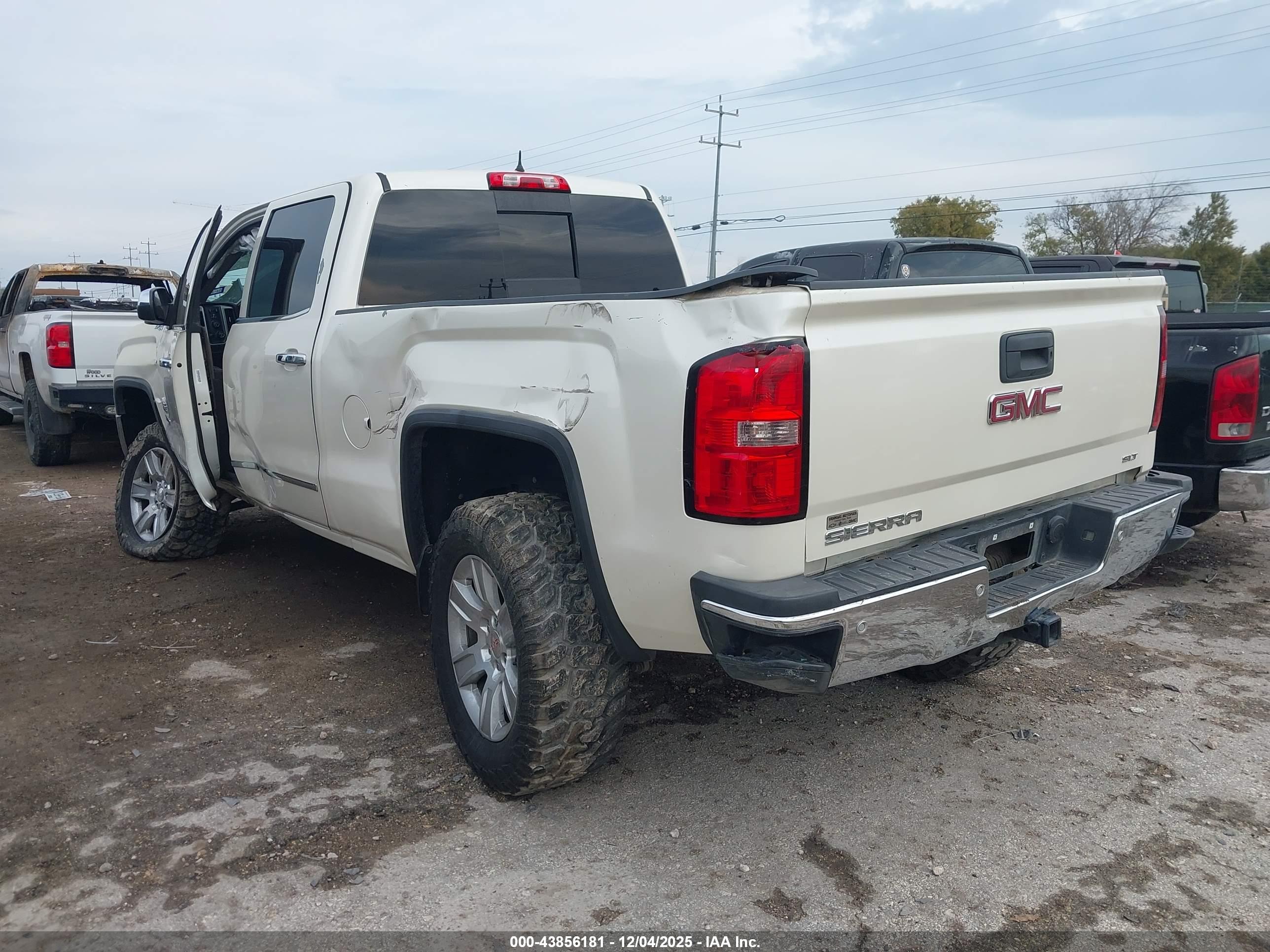 GMC SIERRA image 3