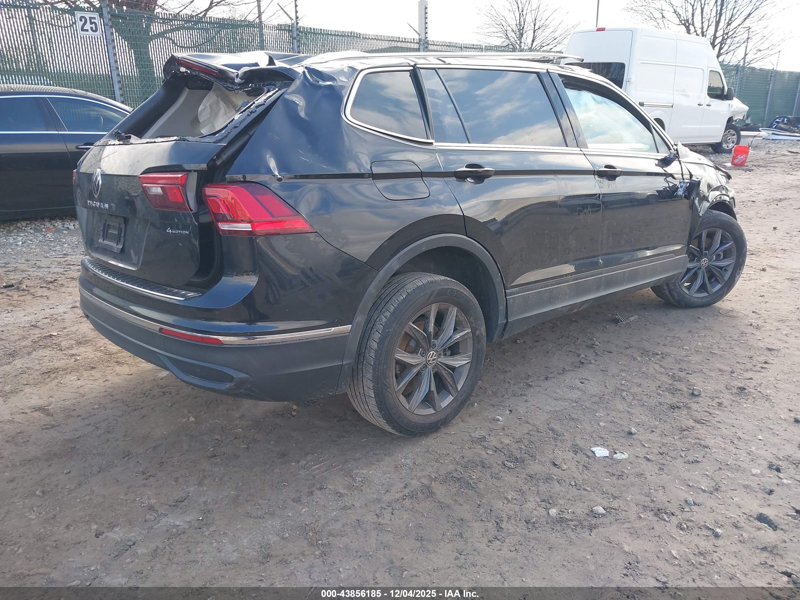 VOLKSWAGEN TIGUAN image 4
