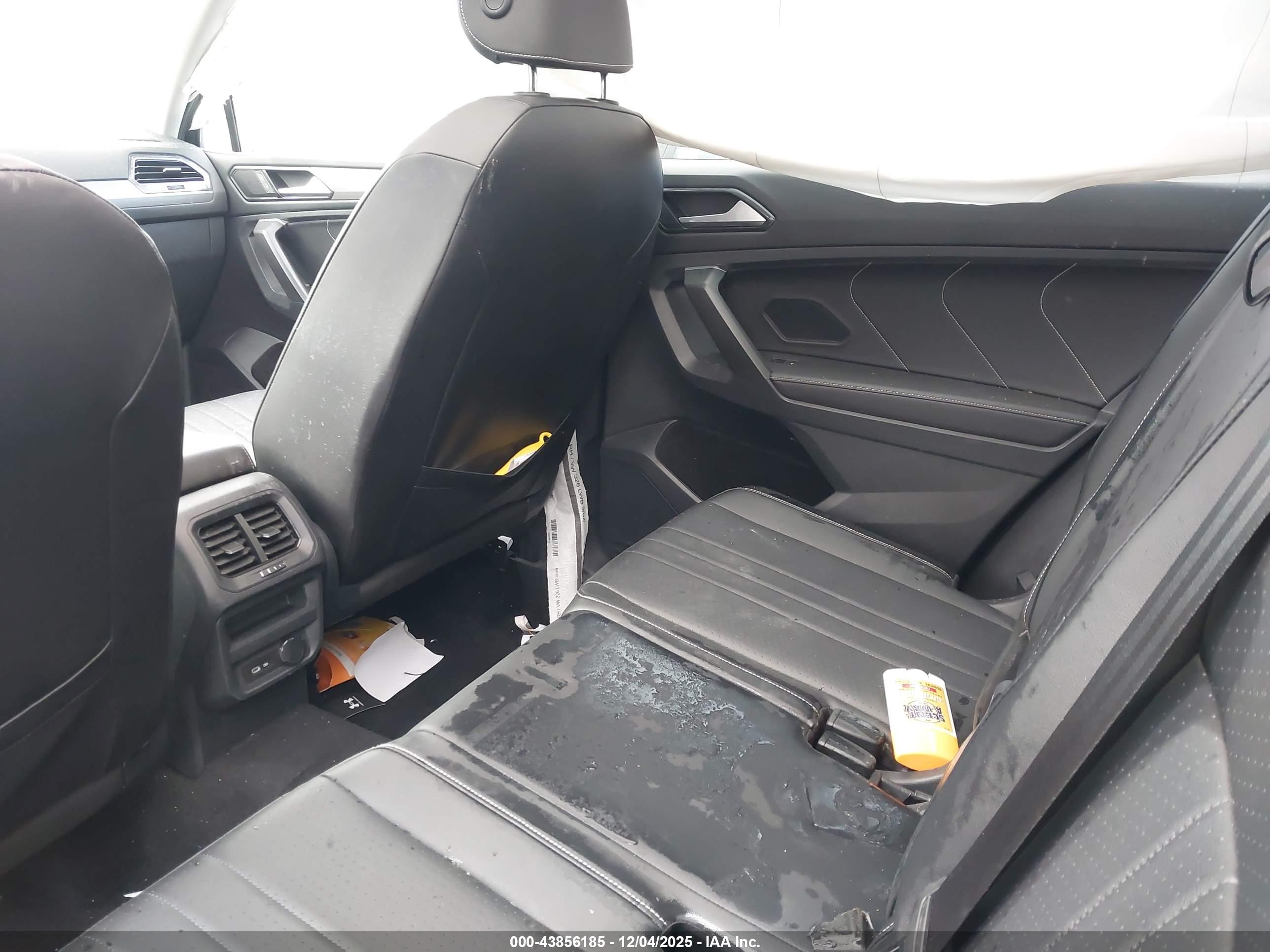 VOLKSWAGEN TIGUAN image 8