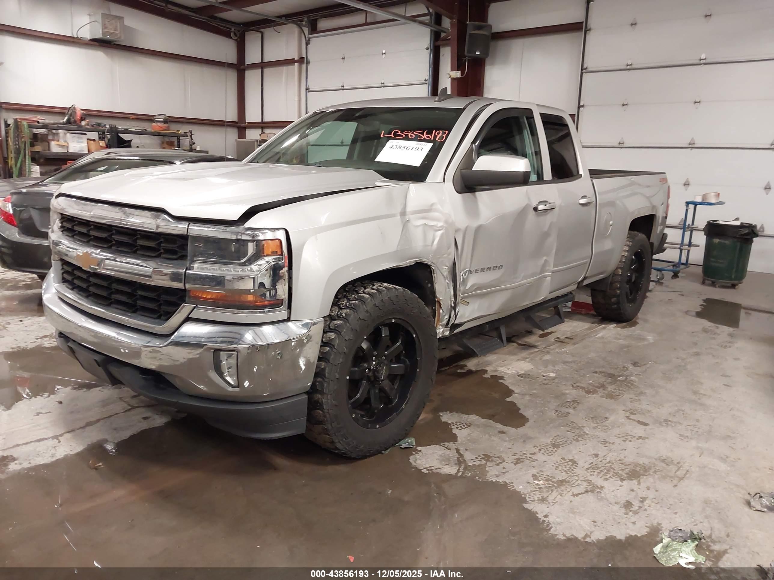 CHEVROLET SILVERADO image 2