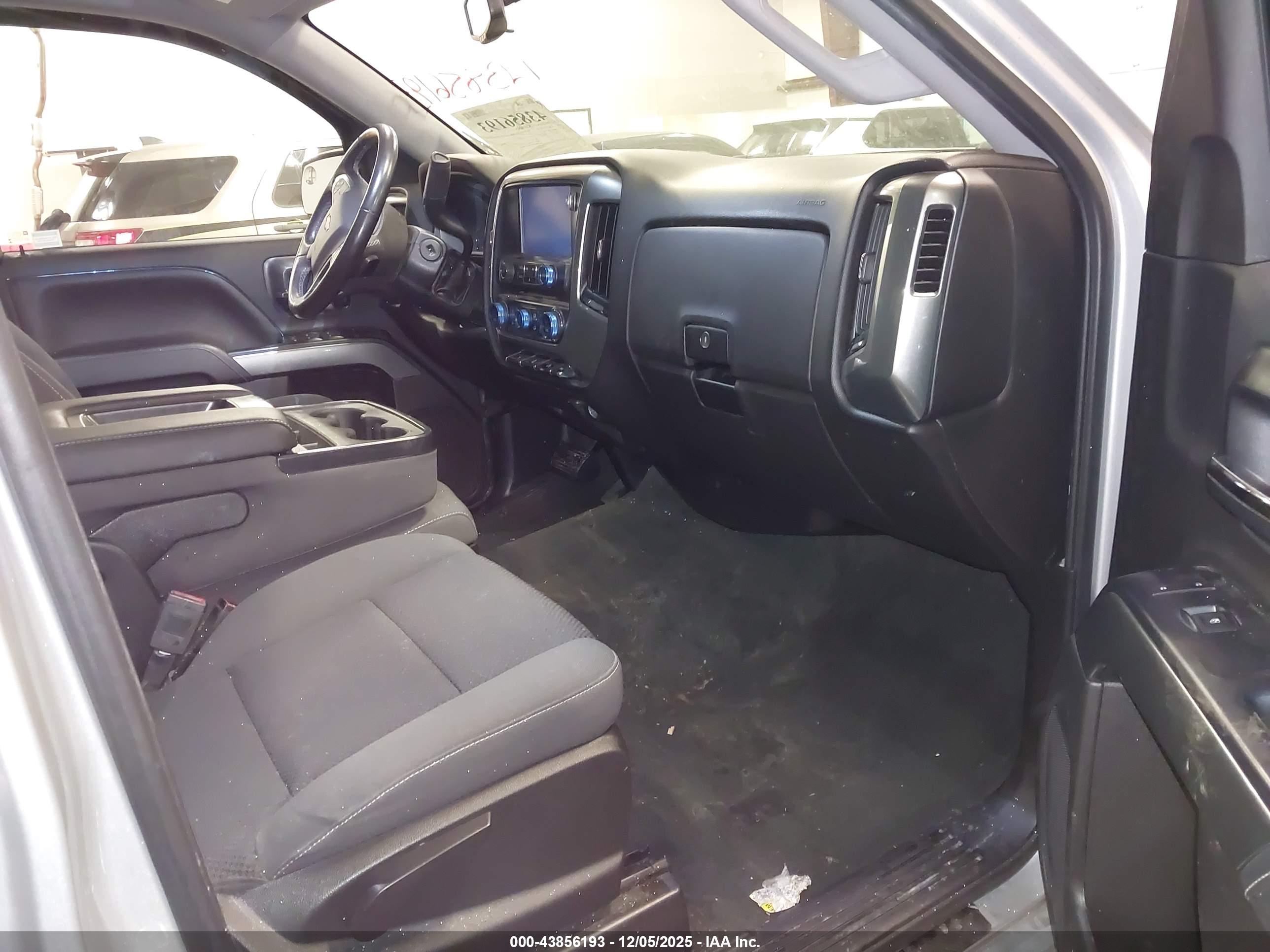 CHEVROLET SILVERADO image 5
