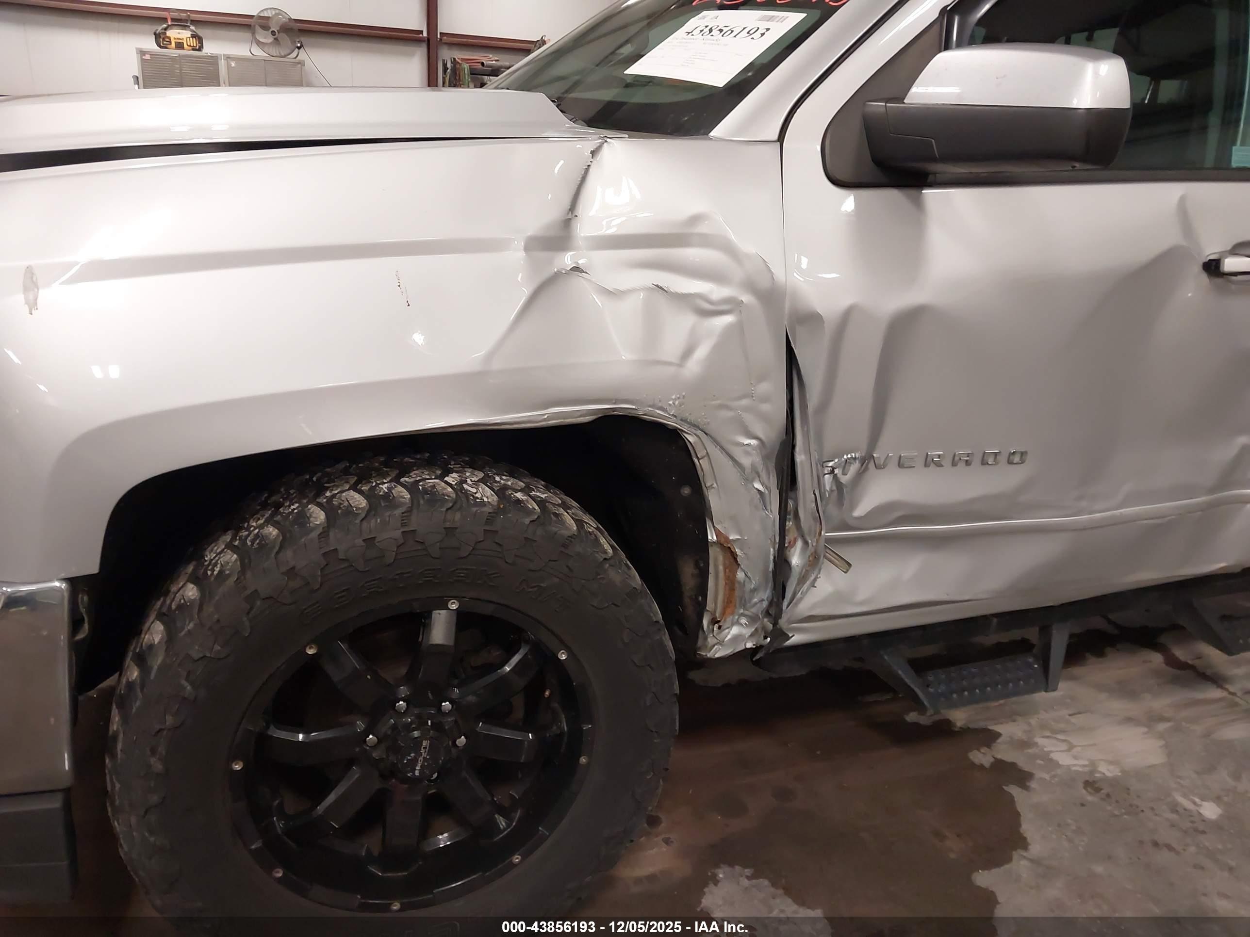 CHEVROLET SILVERADO image 6