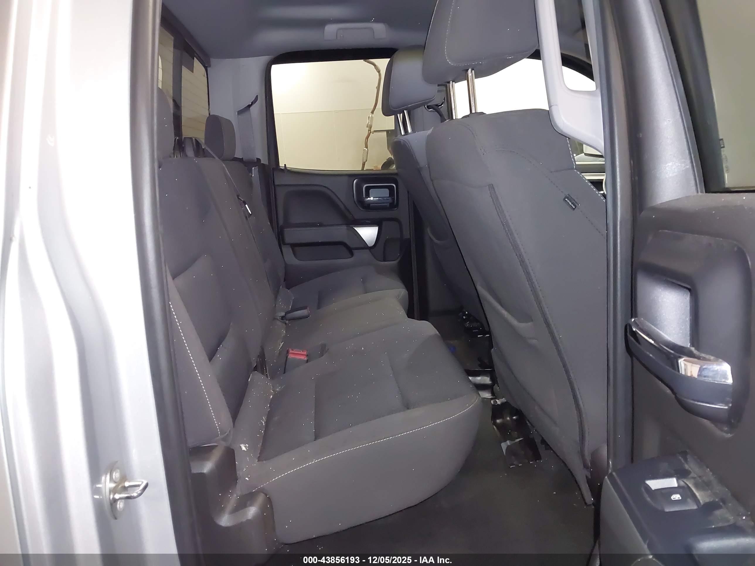 CHEVROLET SILVERADO image 8