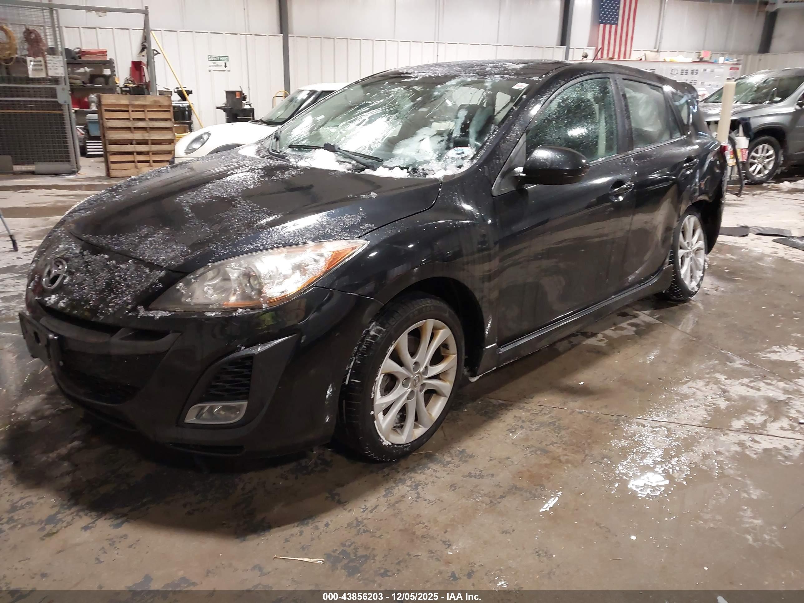 MAZDA MAZDA3 image 2