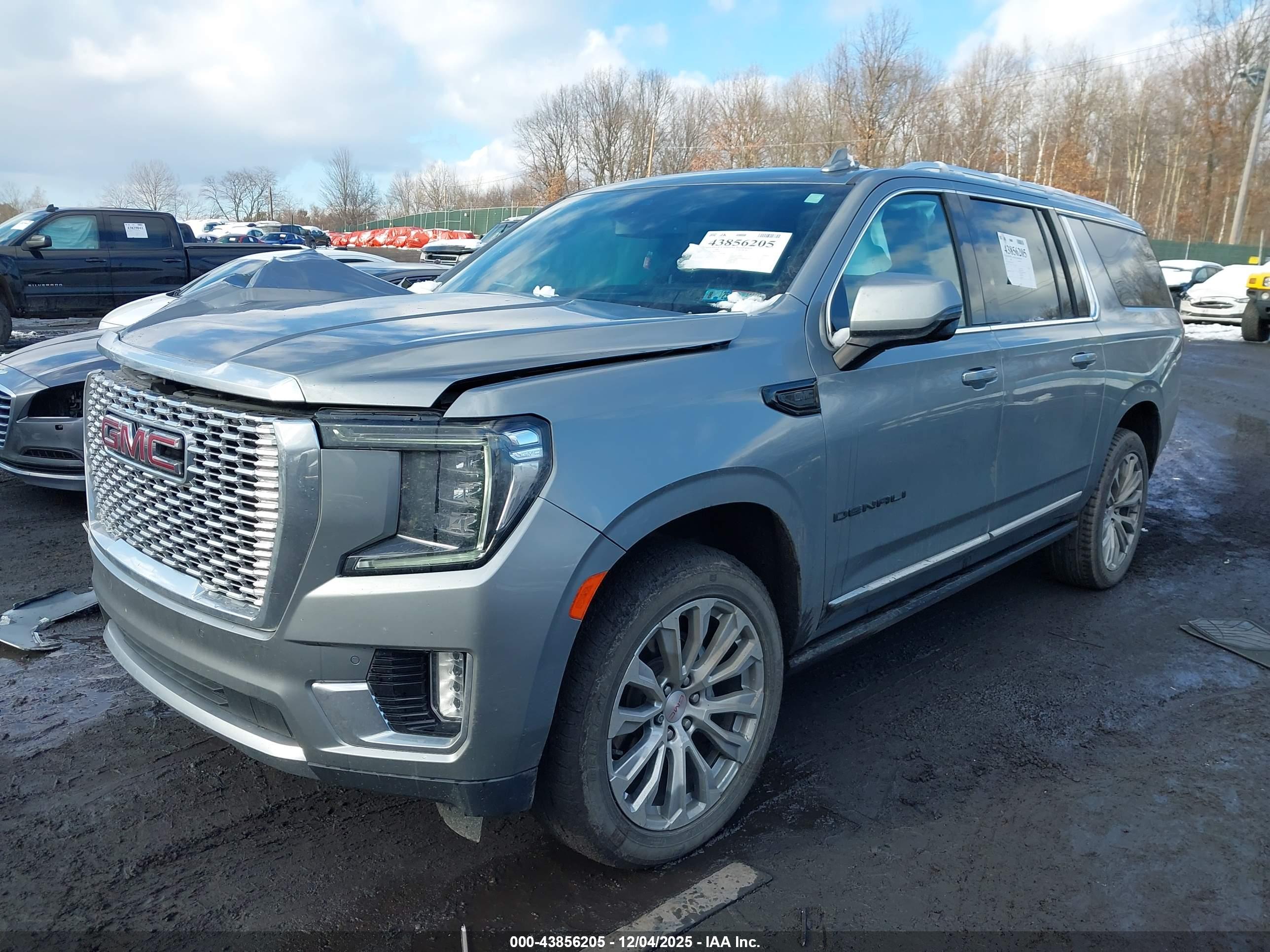 GMC YUKON image 2