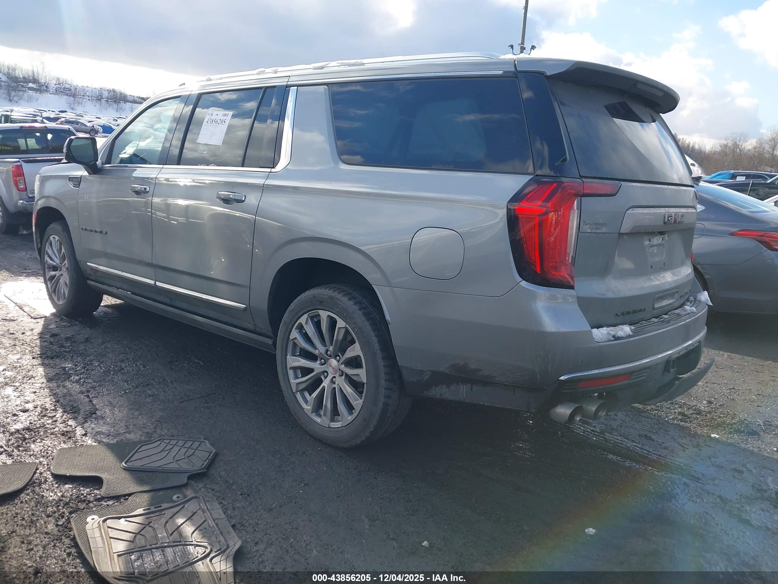 GMC YUKON image 3