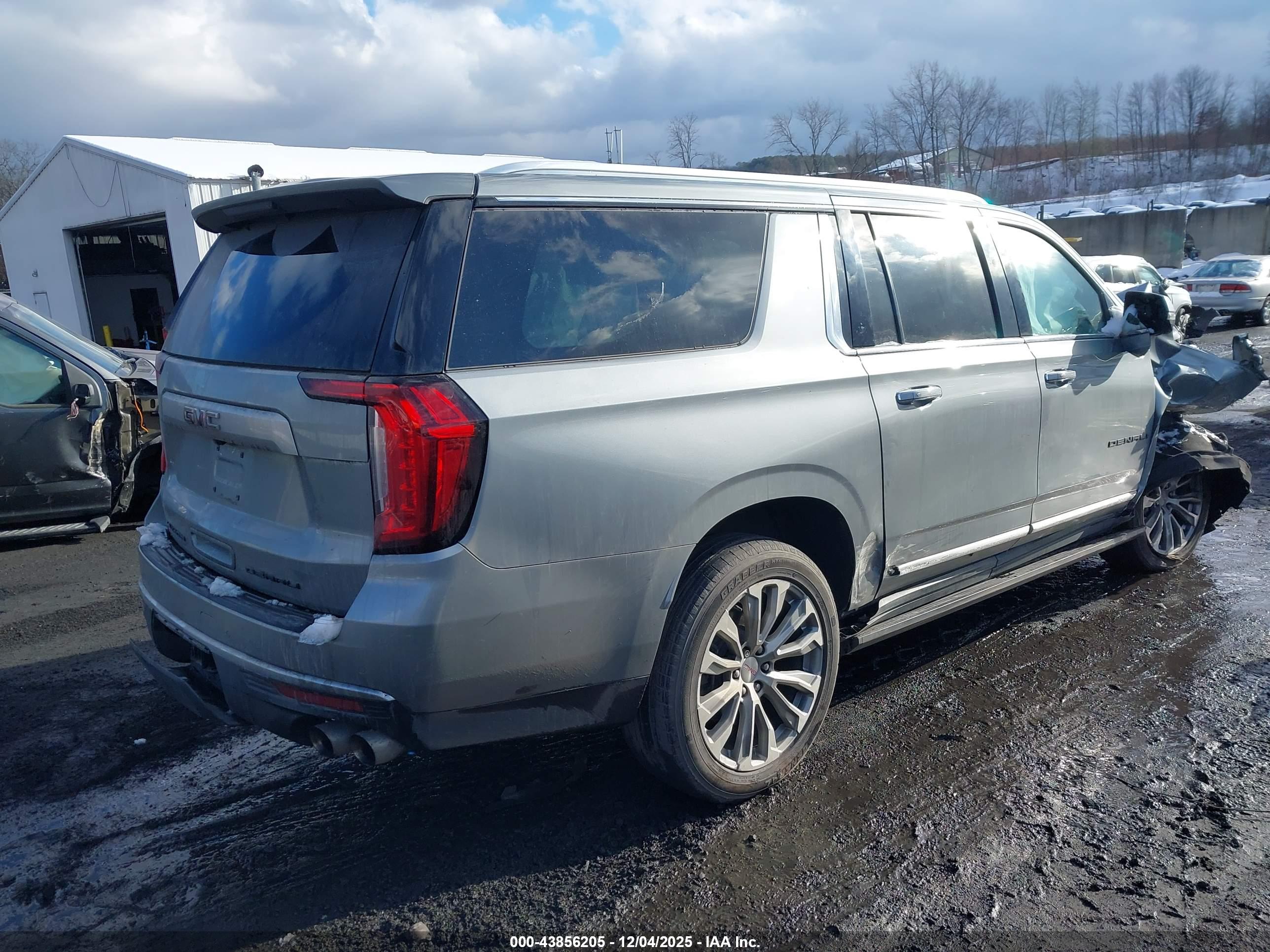 GMC YUKON image 4