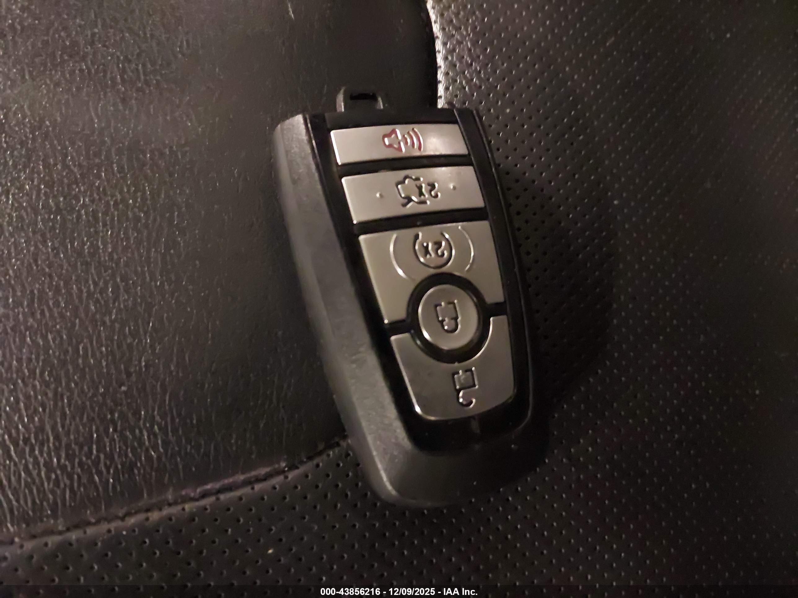 FORD FUSION image 11
