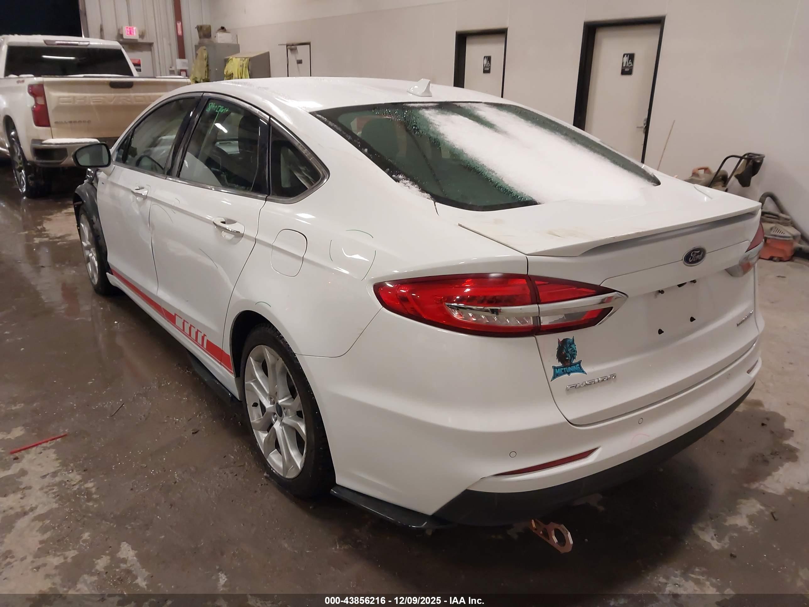 FORD FUSION image 3
