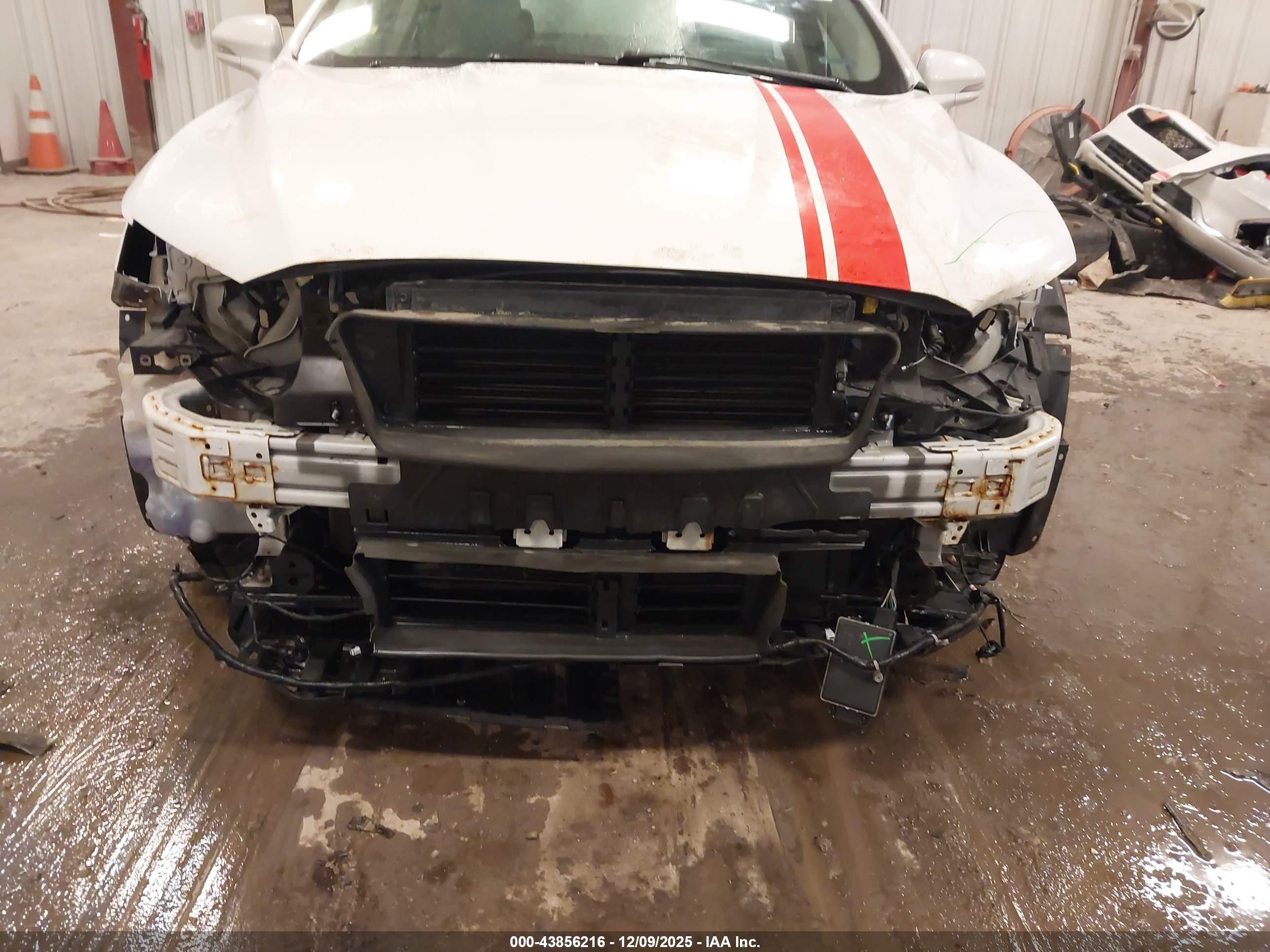 FORD FUSION image 6
