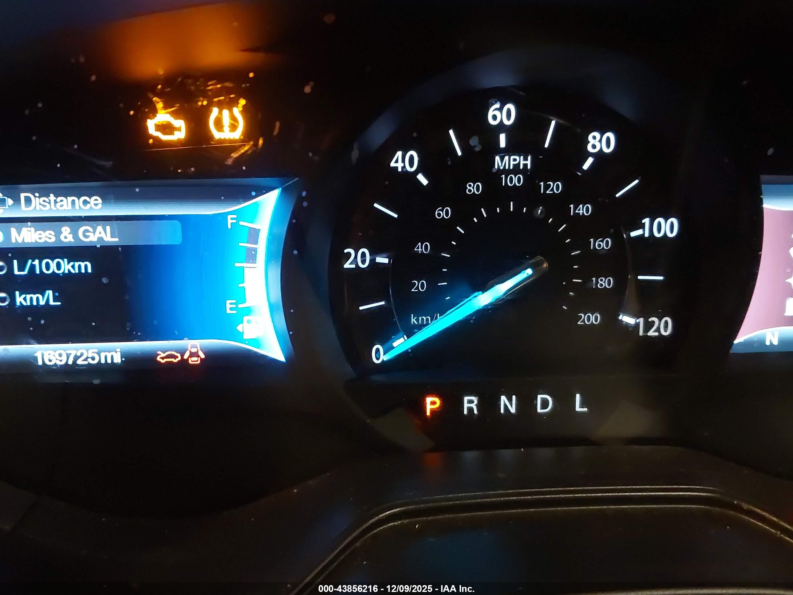 FORD FUSION image 7