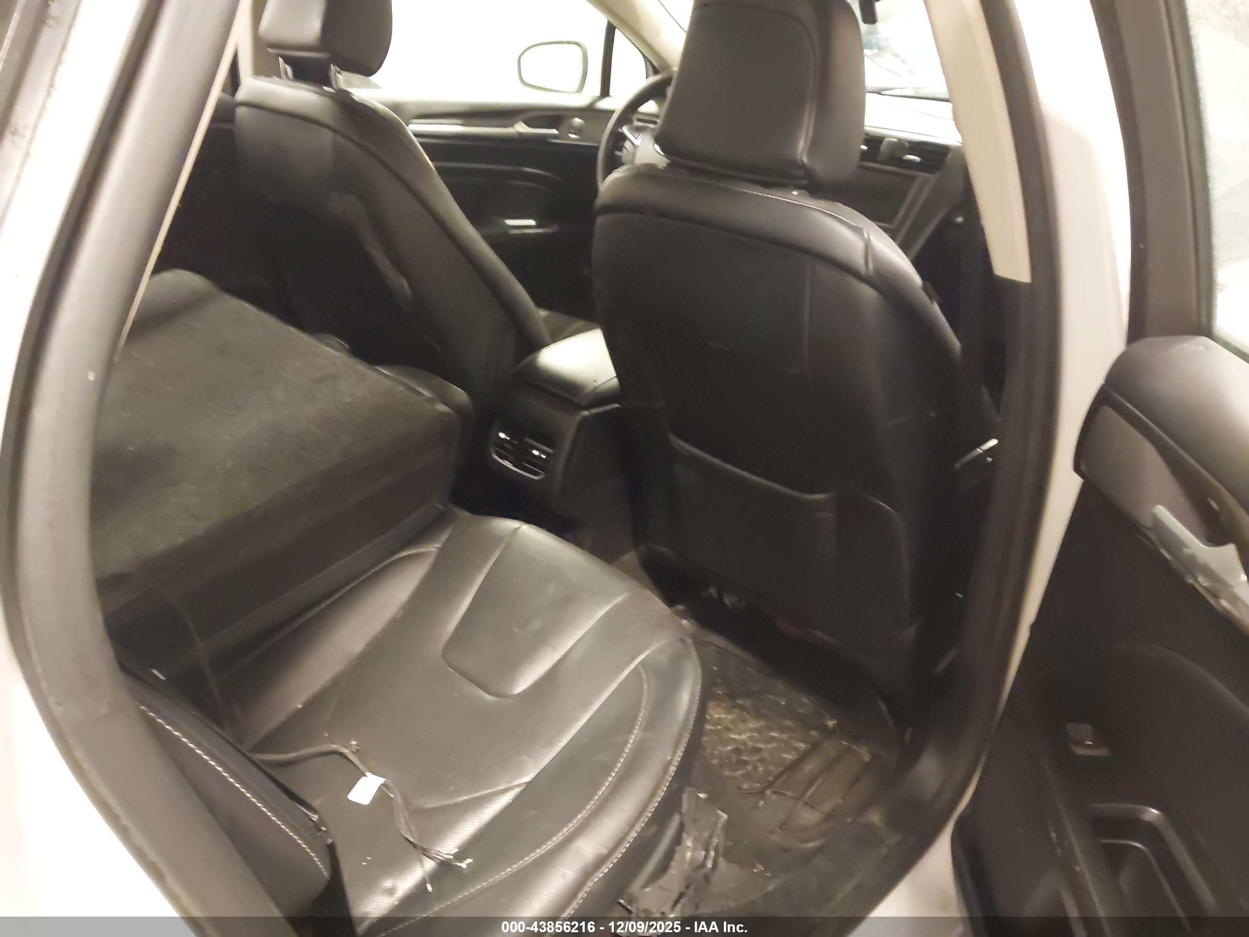 FORD FUSION image 8