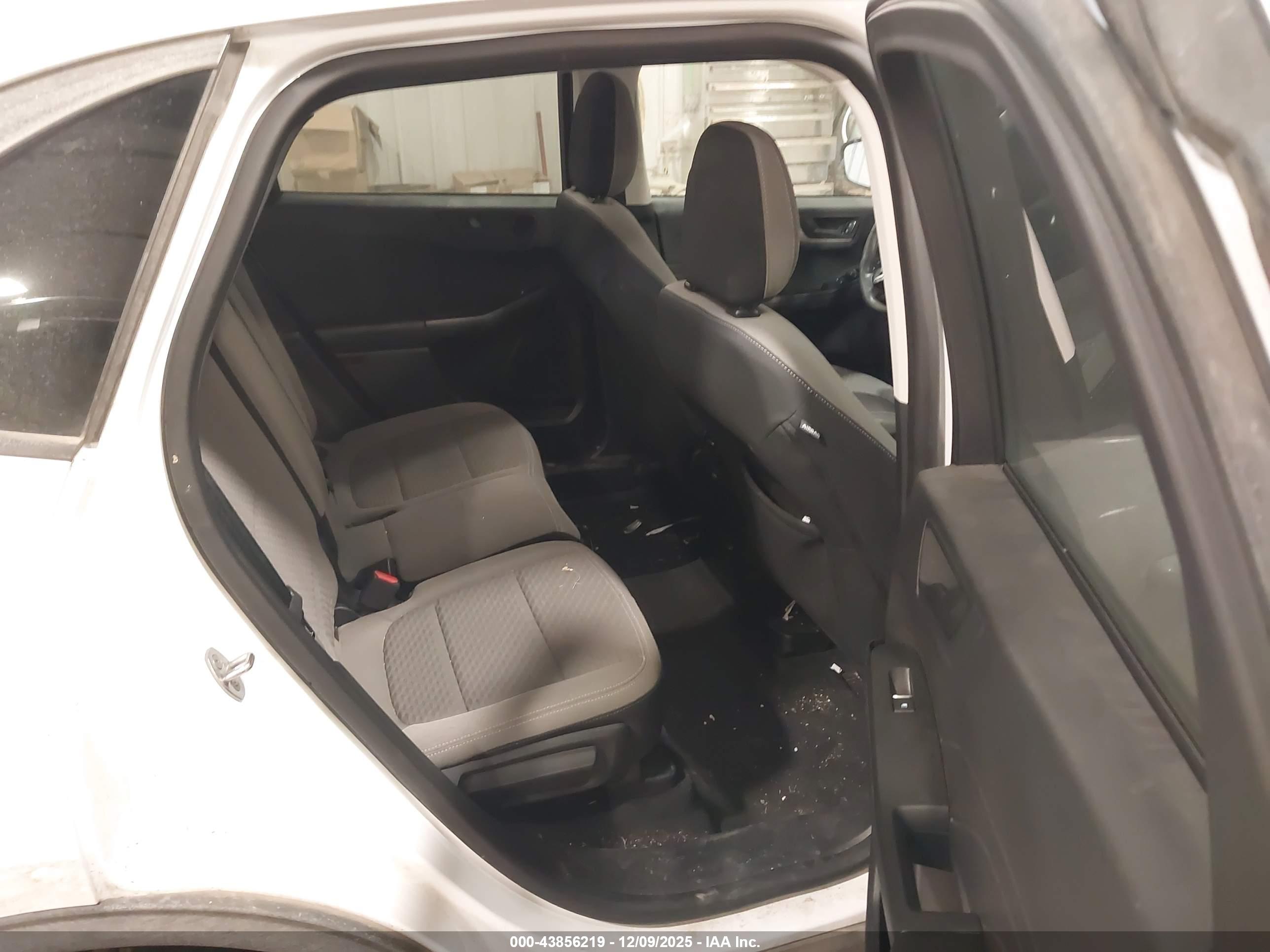 FORD ESCAPE image 8