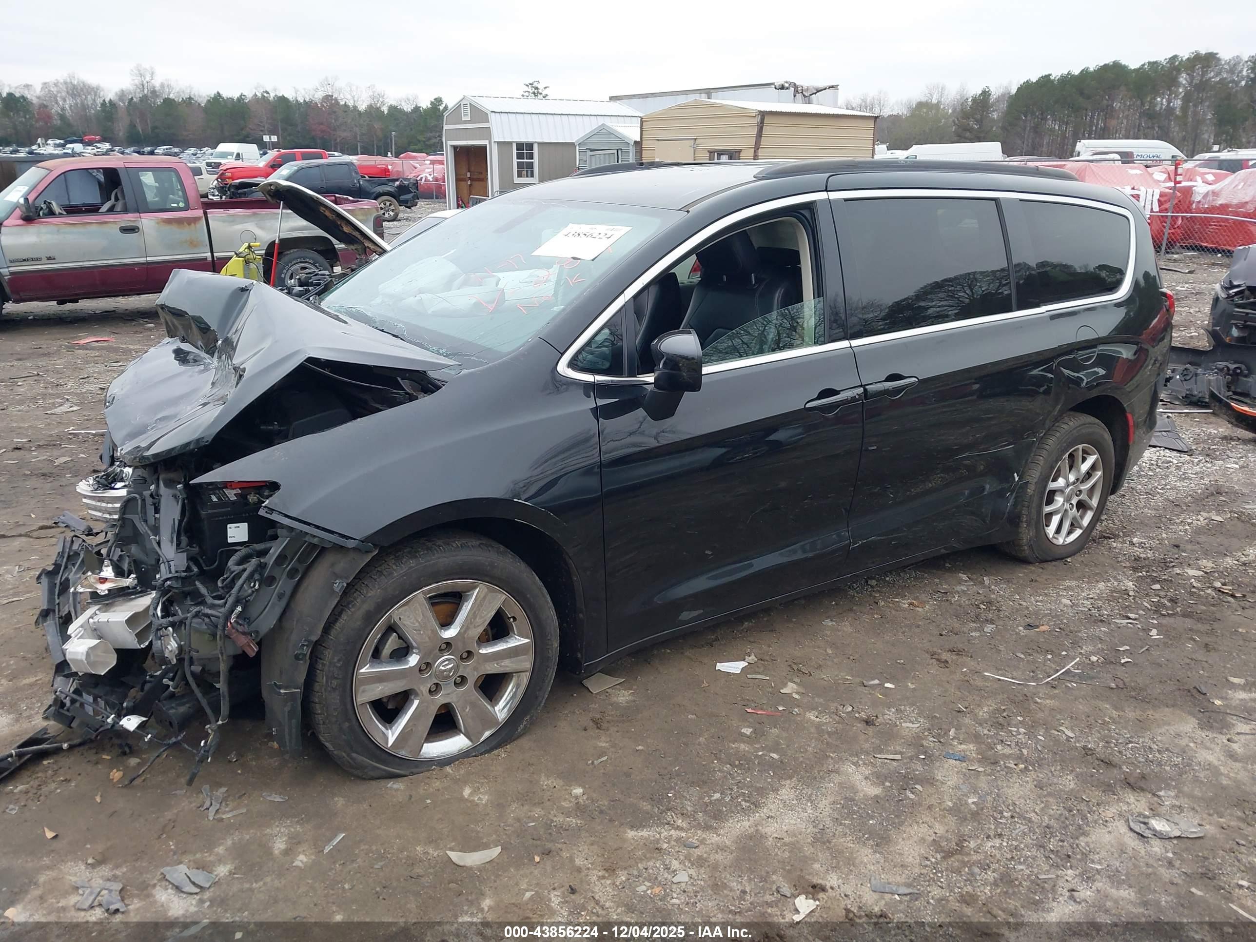 CHRYSLER VOYAGER image 2
