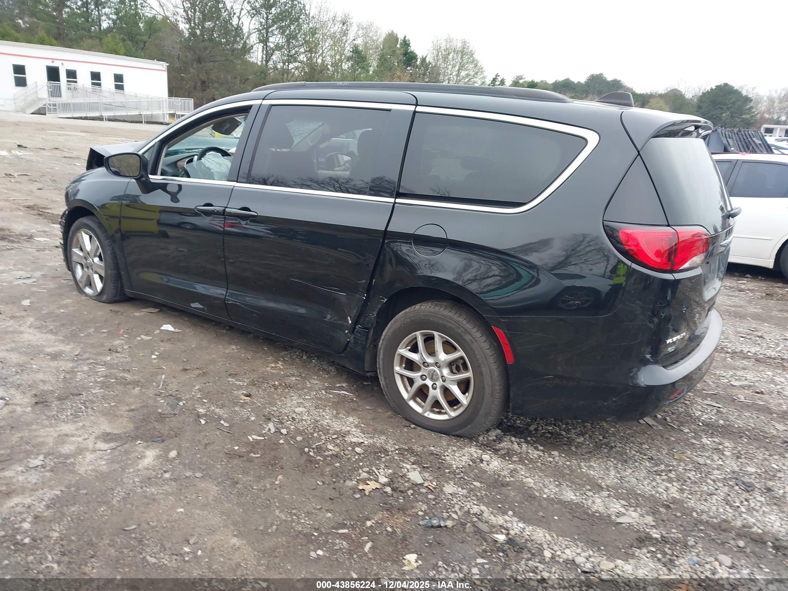 CHRYSLER VOYAGER image 3