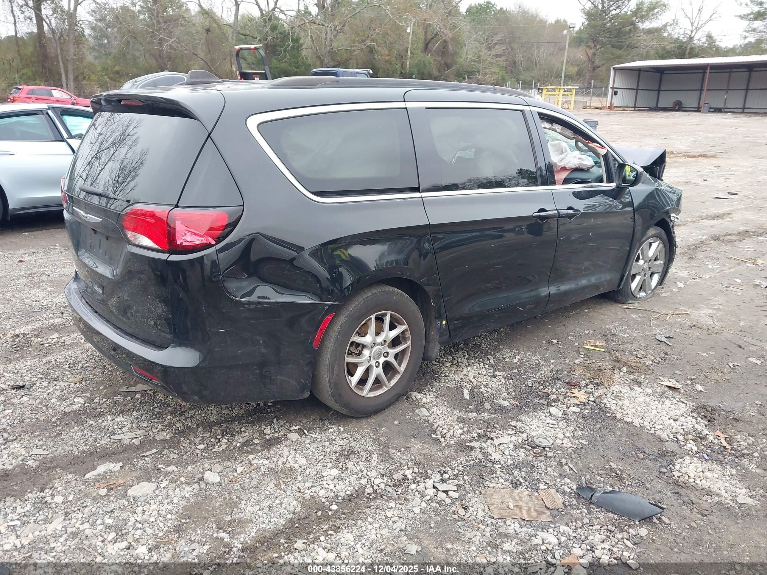 CHRYSLER VOYAGER image 4