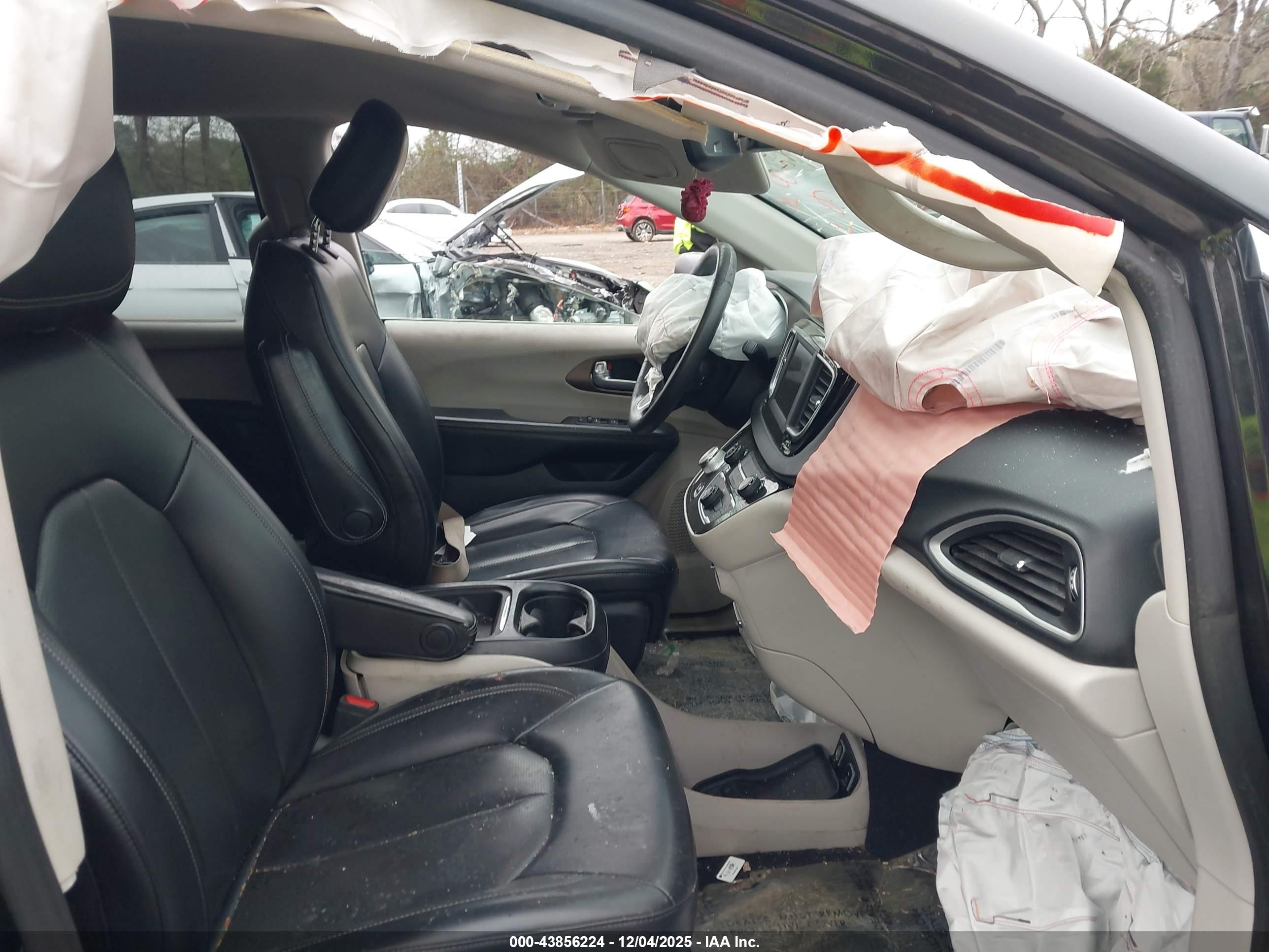CHRYSLER VOYAGER image 5