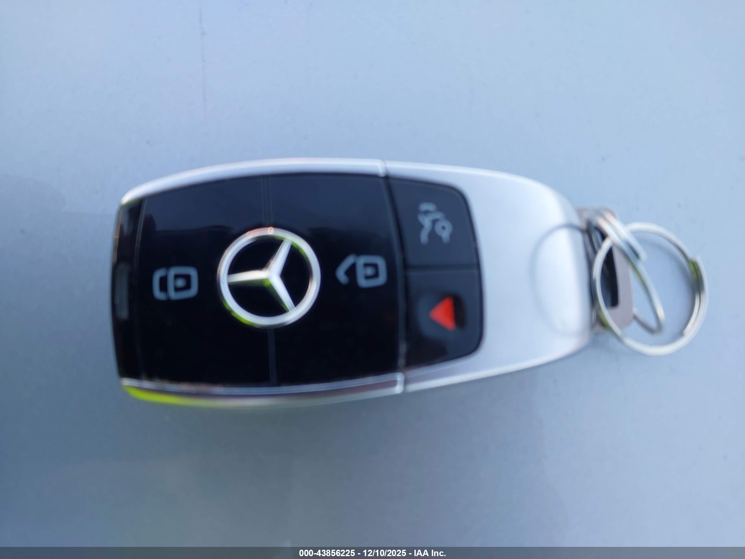 MERCEDES-BENZ E image 11