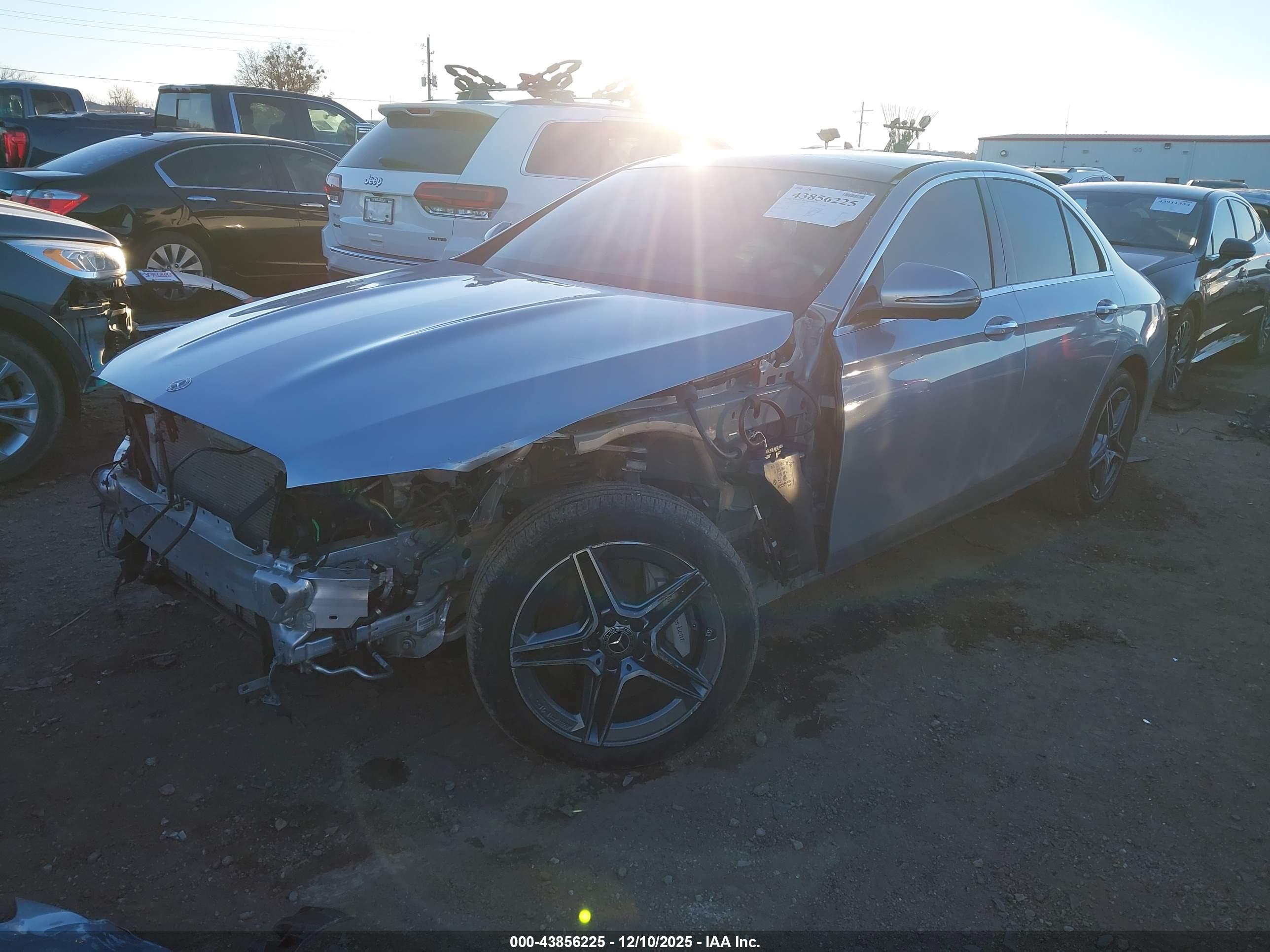 MERCEDES-BENZ E image 2