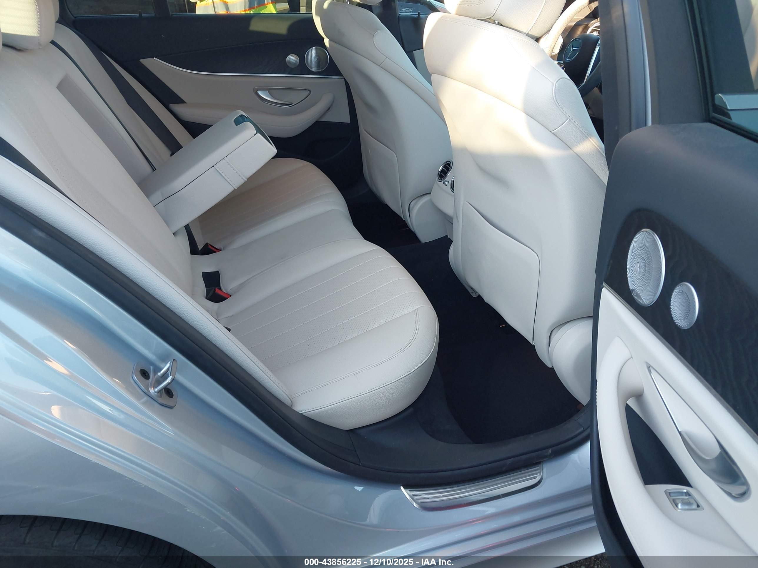 MERCEDES-BENZ E image 8