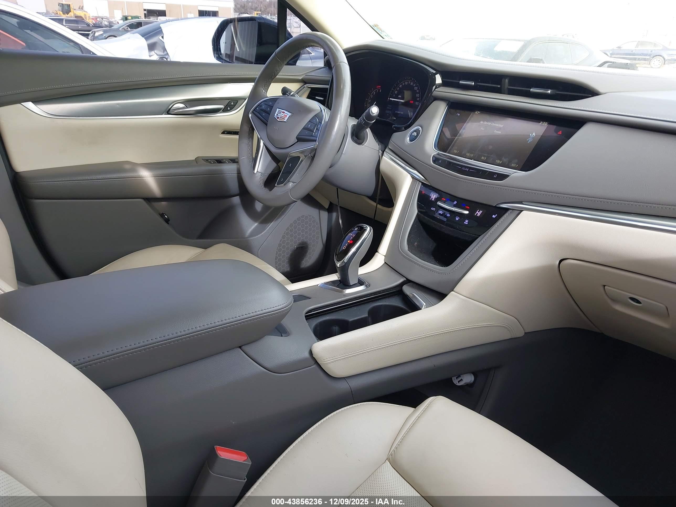 CADILLAC XT5 image 5
