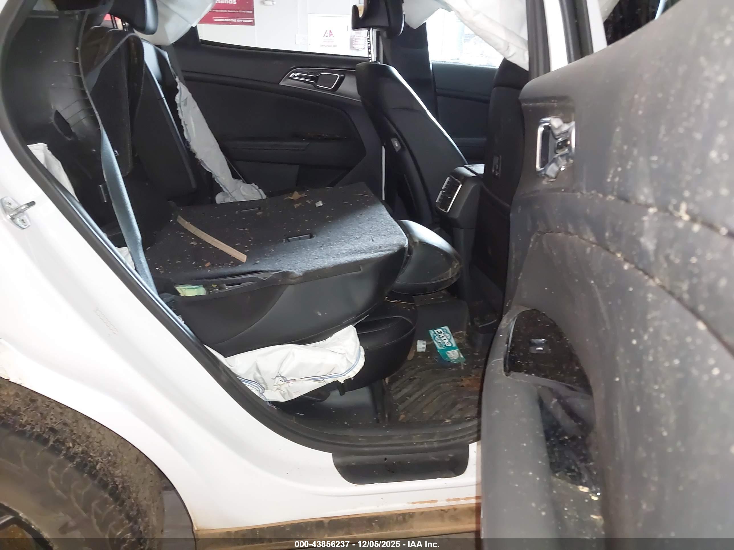 KIA SPORTAGE image 8