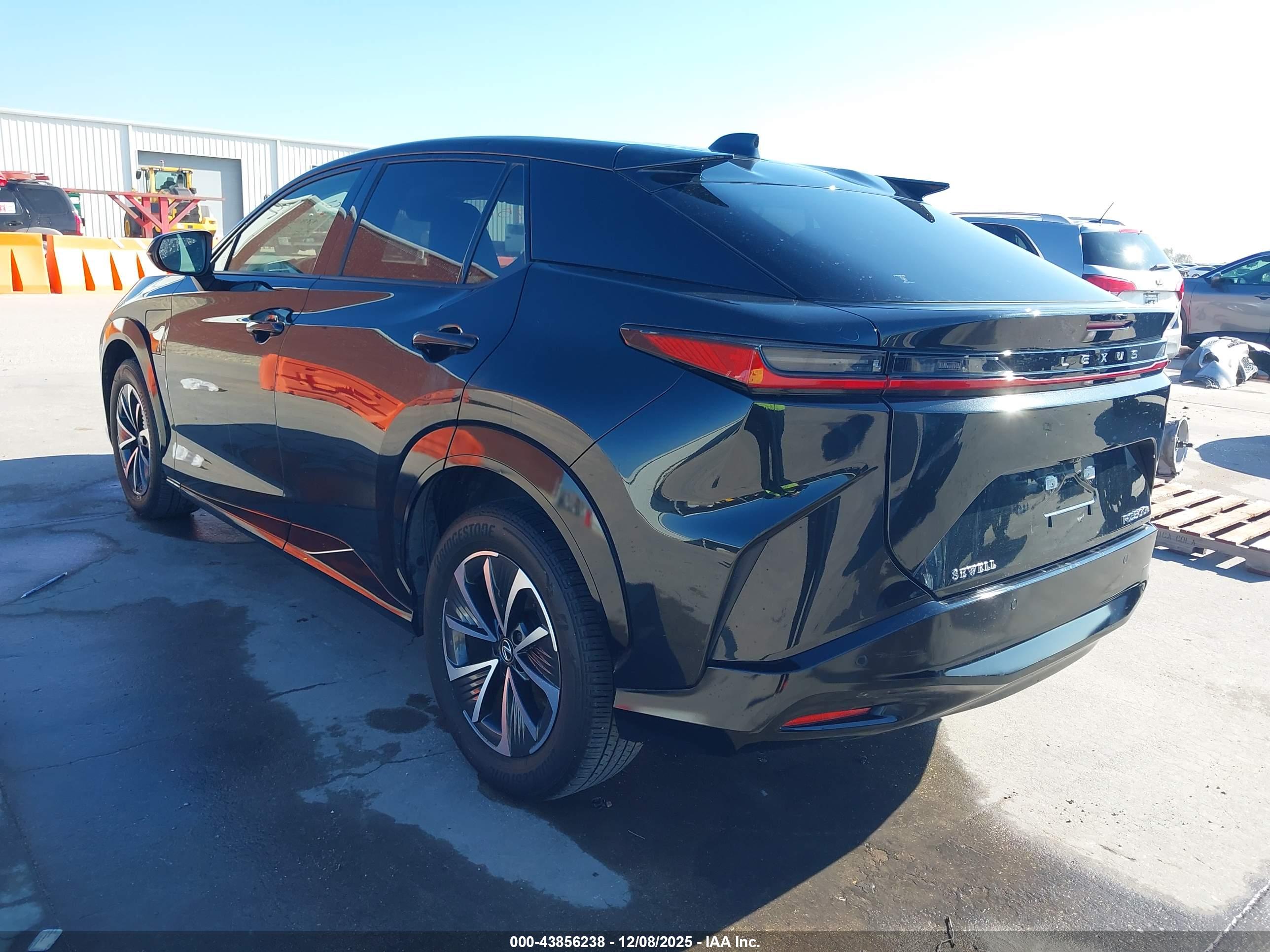 LEXUS RZ image 3