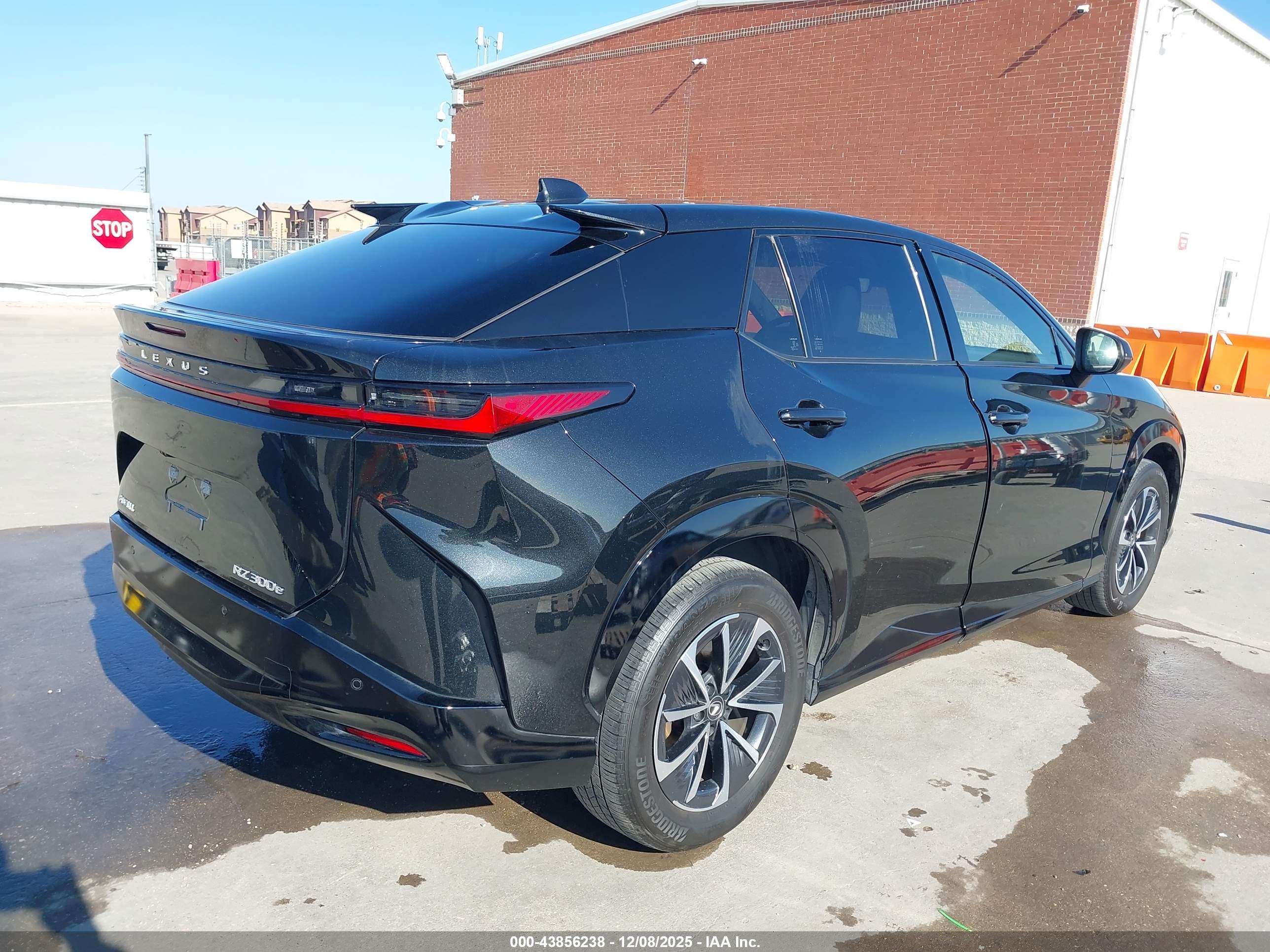 LEXUS RZ image 4