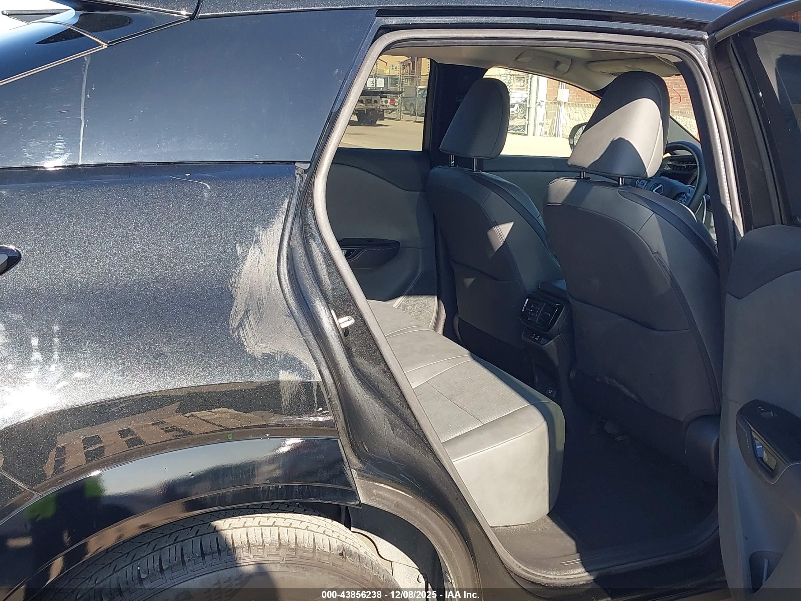 LEXUS RZ image 8