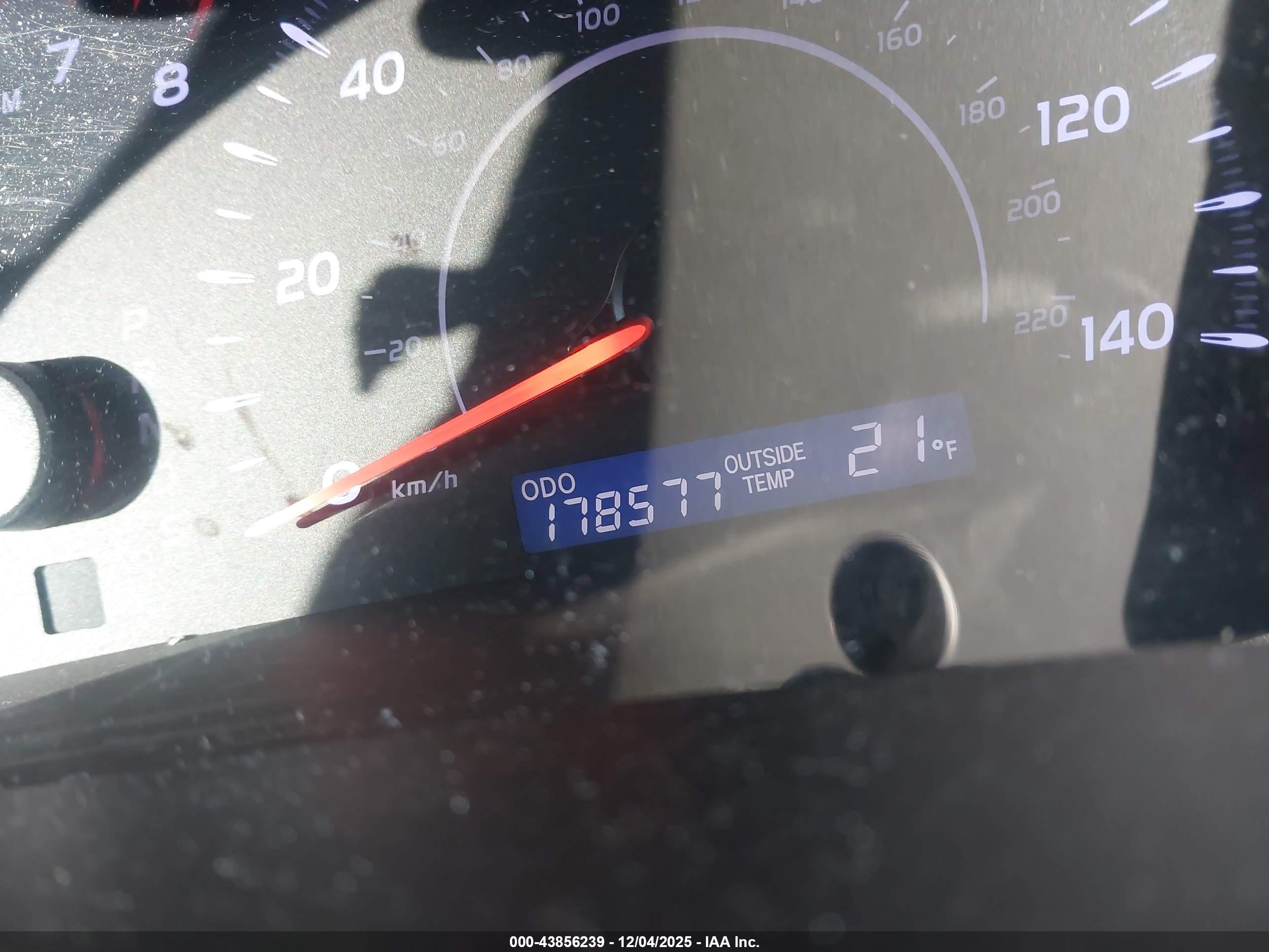 TOYOTA CAMRY image 7