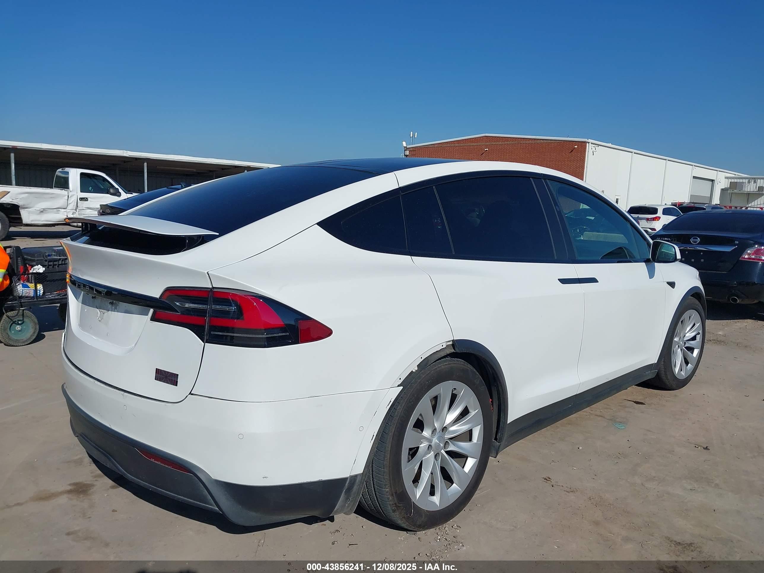 TESLA MODEL image 4
