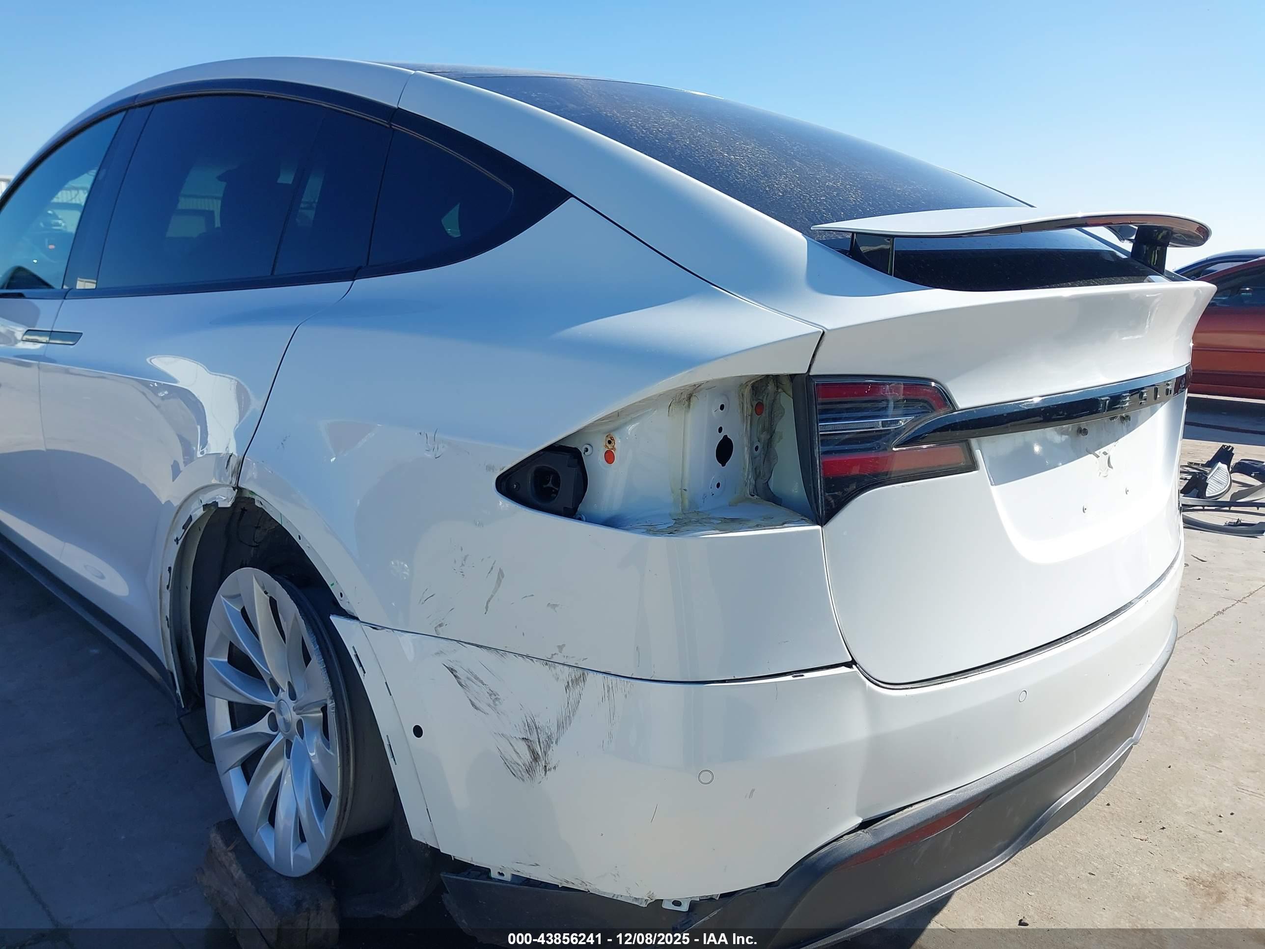 TESLA MODEL image 6