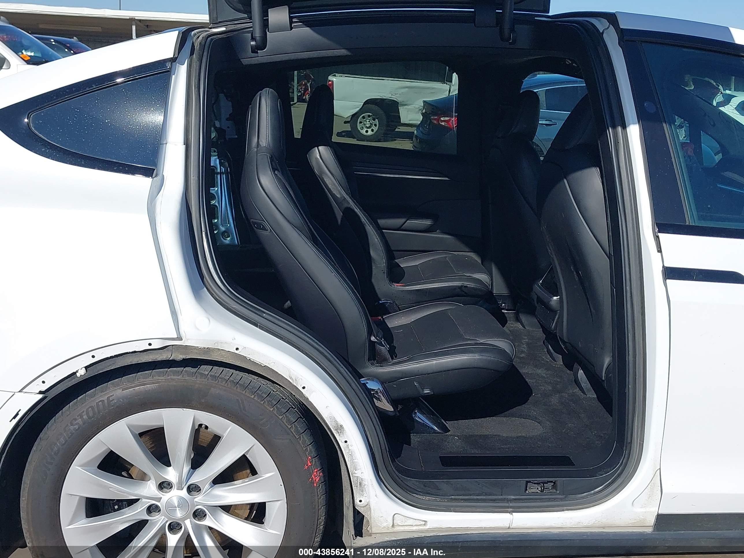 TESLA MODEL image 8