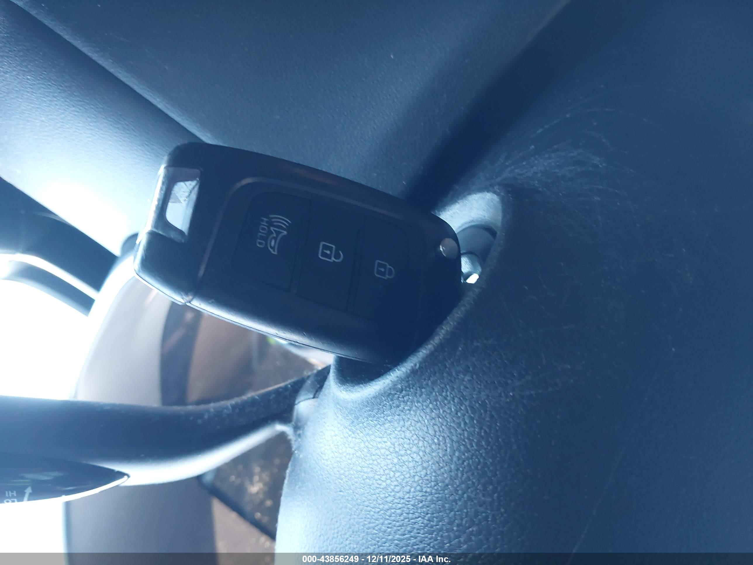HYUNDAI TUCSON image 11