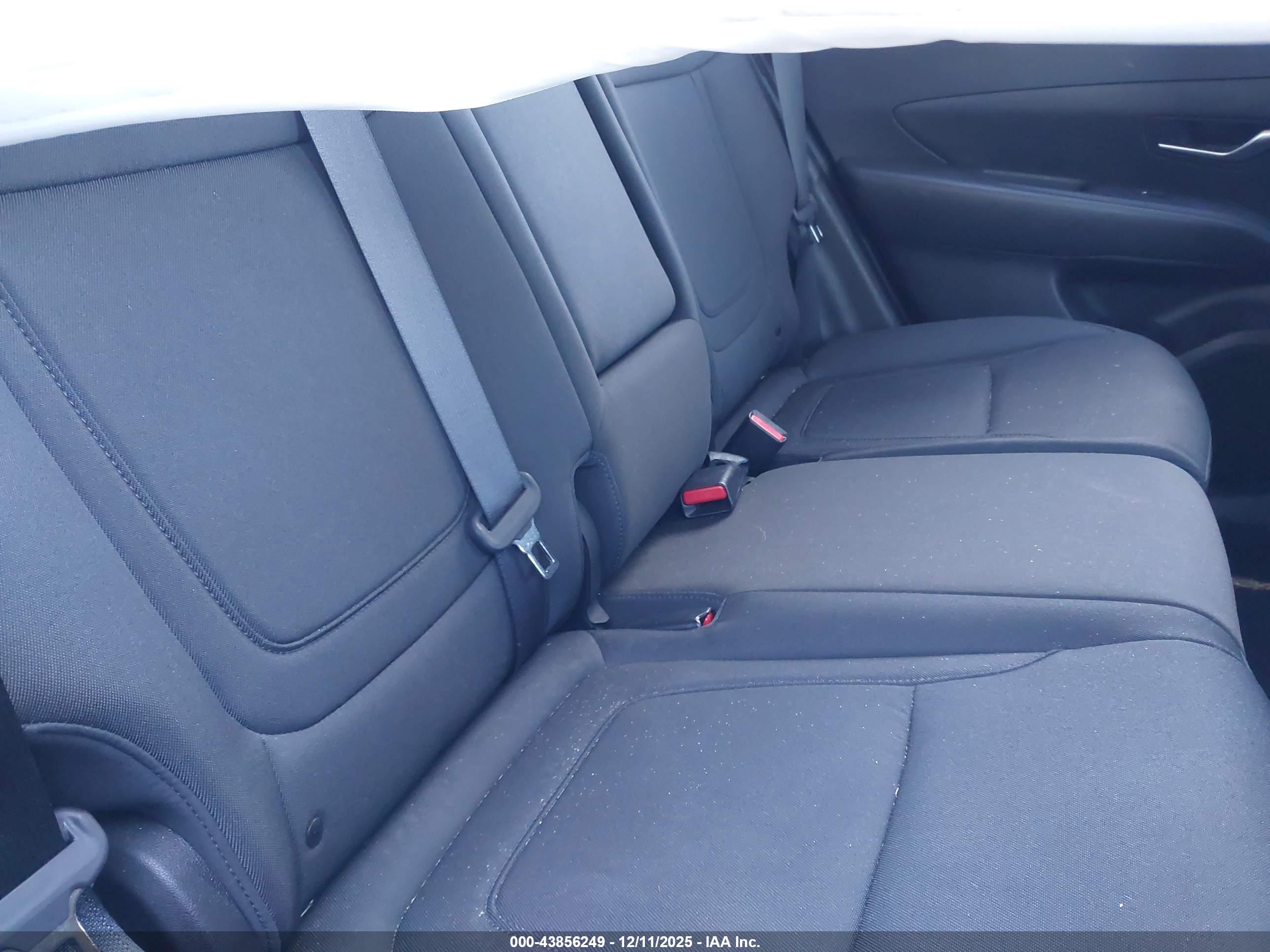 HYUNDAI TUCSON image 8