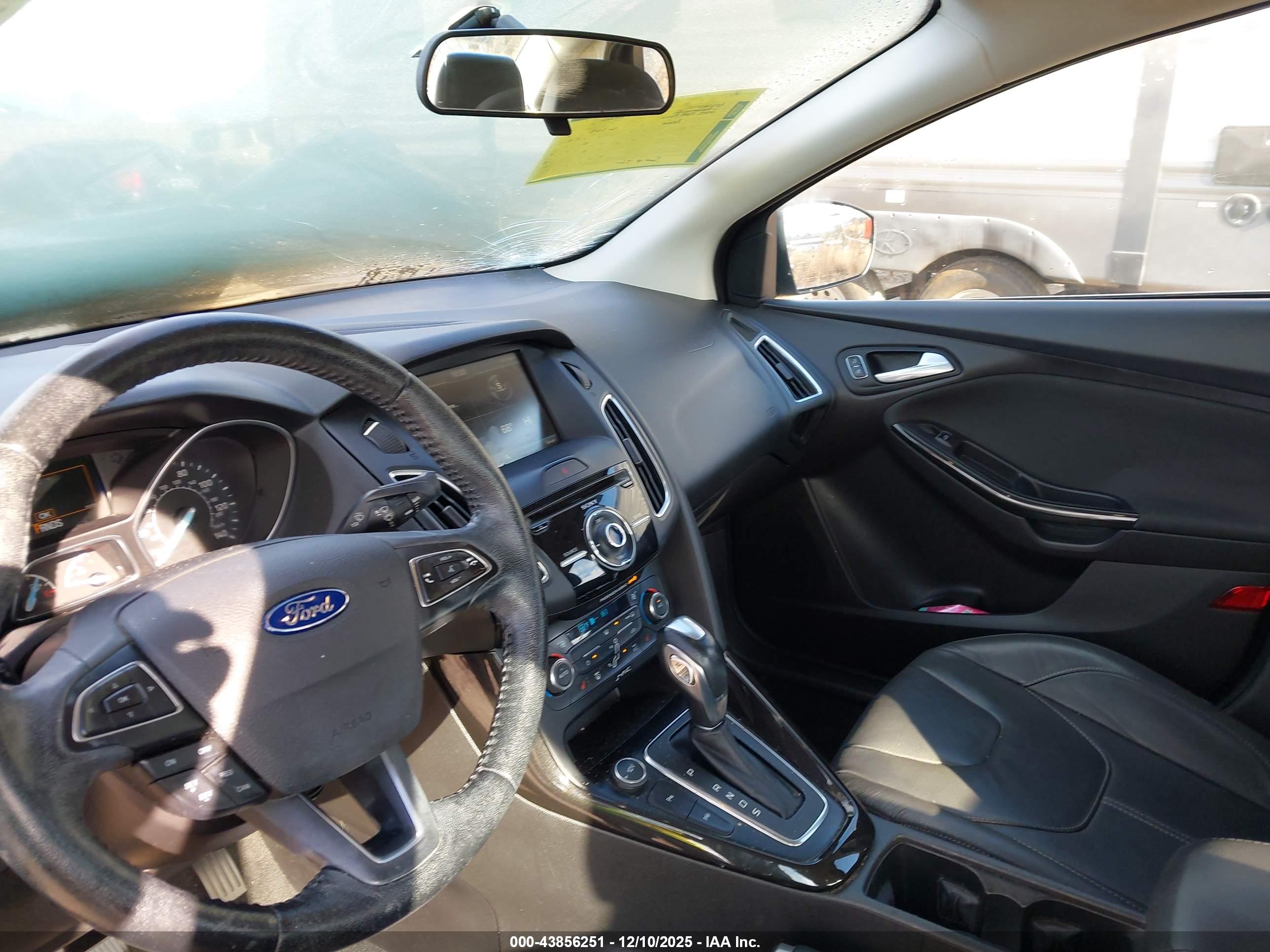 FORD FOCUS image 5