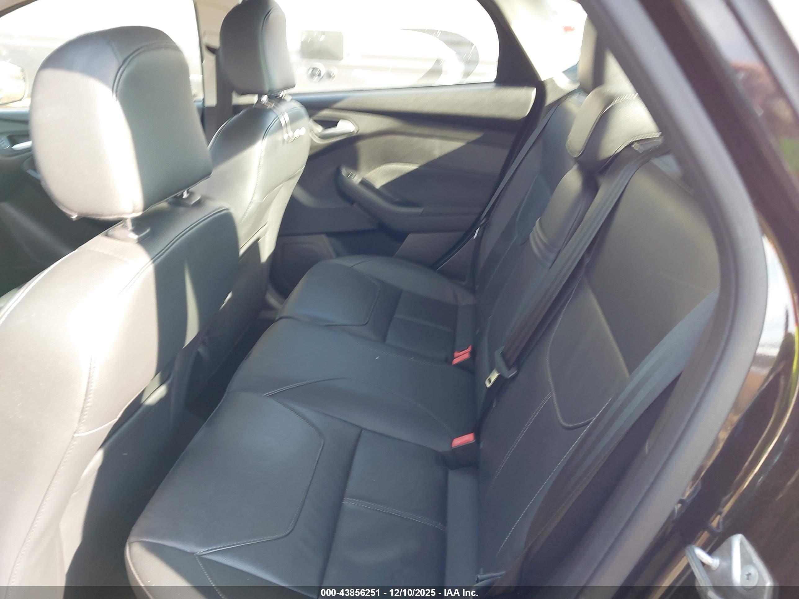 FORD FOCUS image 8