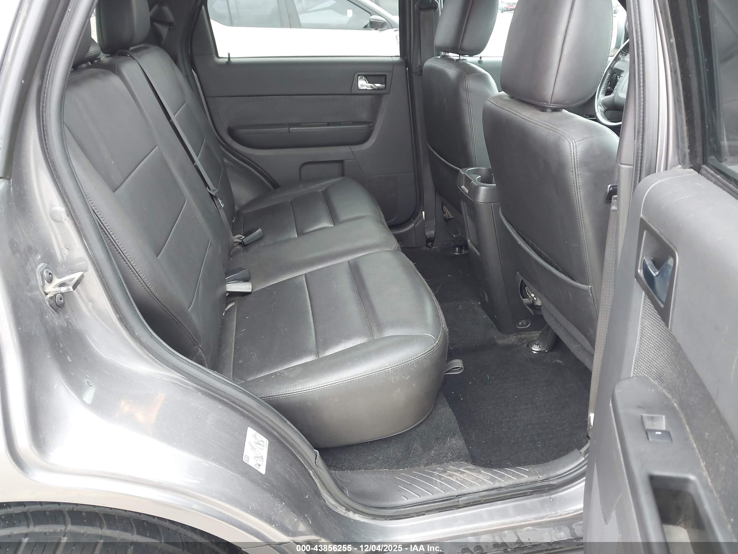 FORD ESCAPE image 8