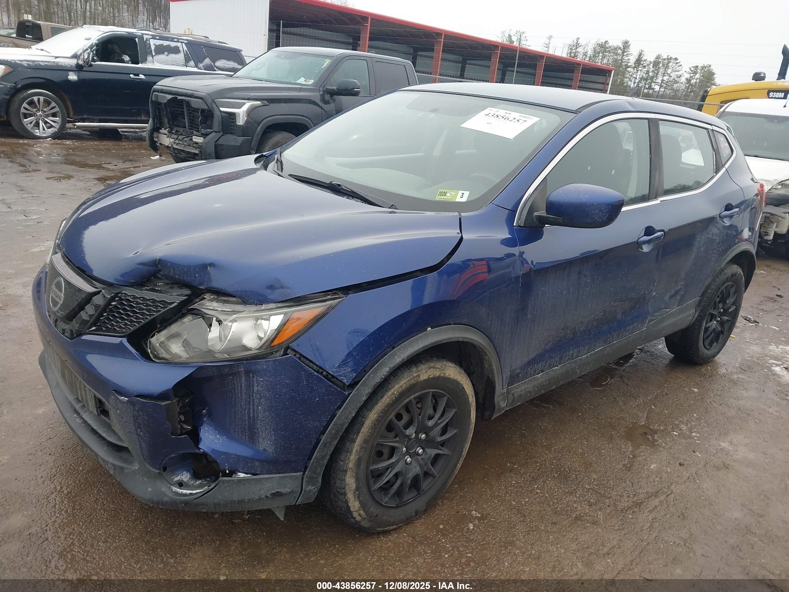 NISSAN ROGUE image 2