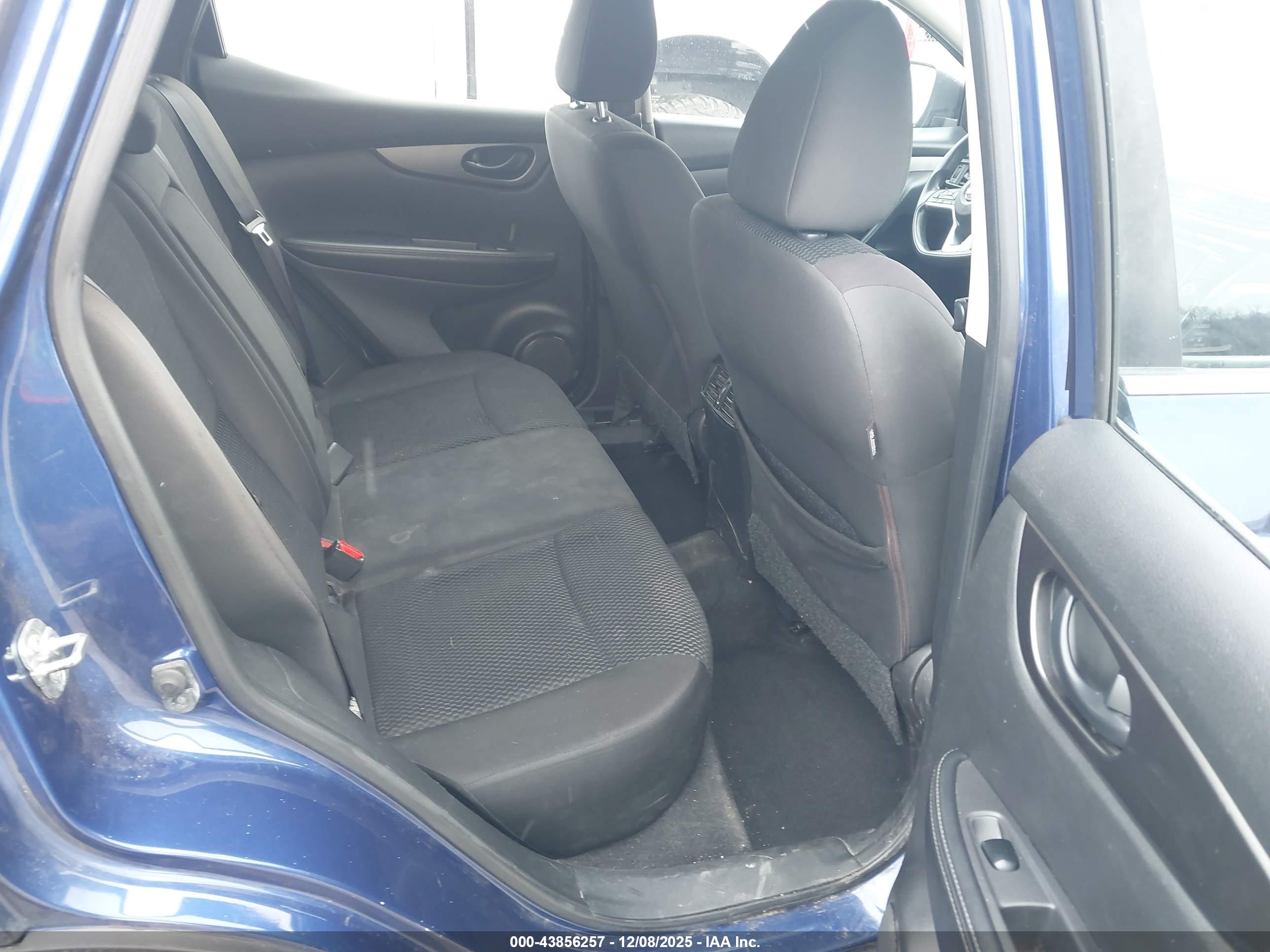 NISSAN ROGUE image 8