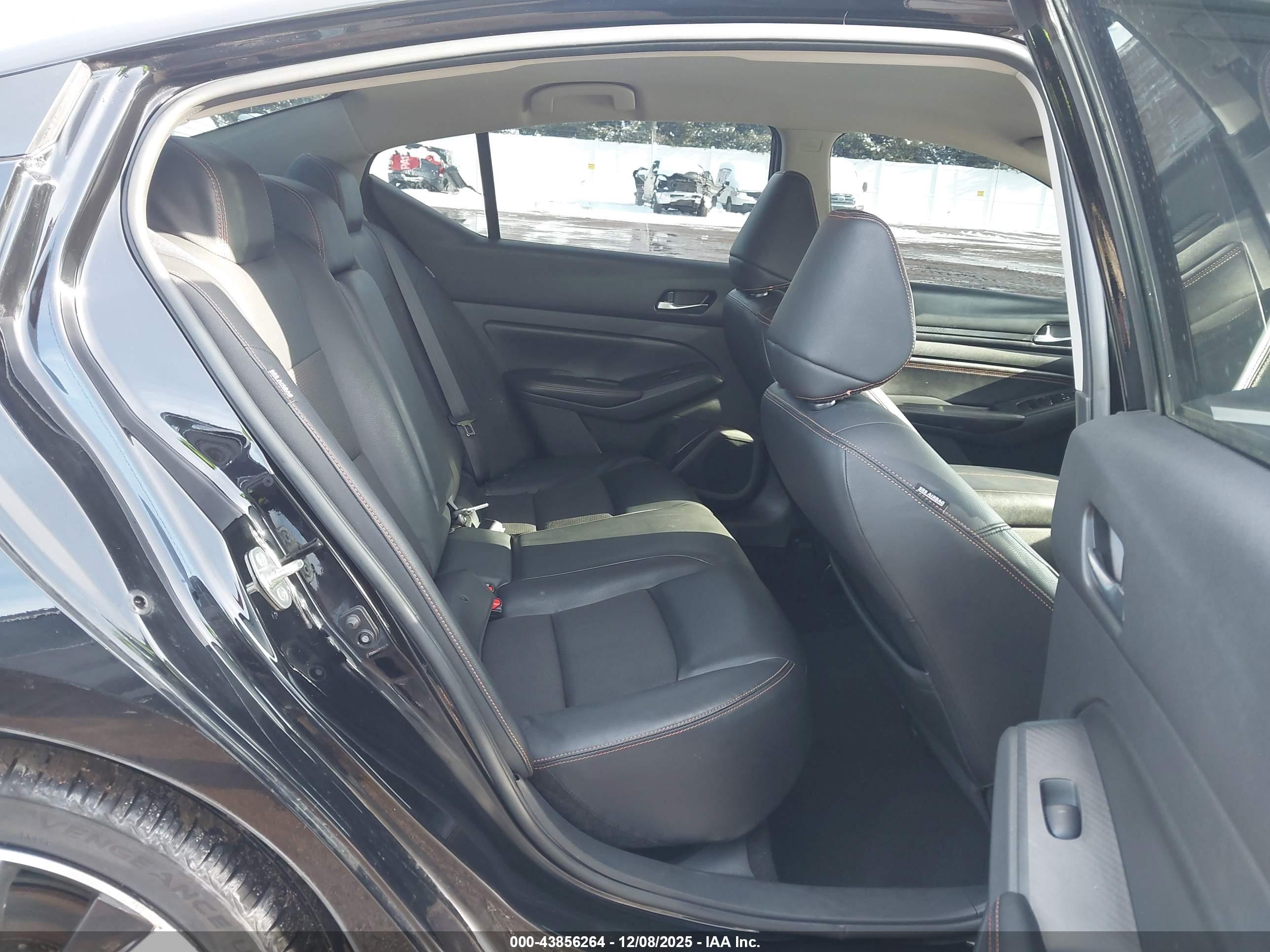 NISSAN ALTIMA image 8