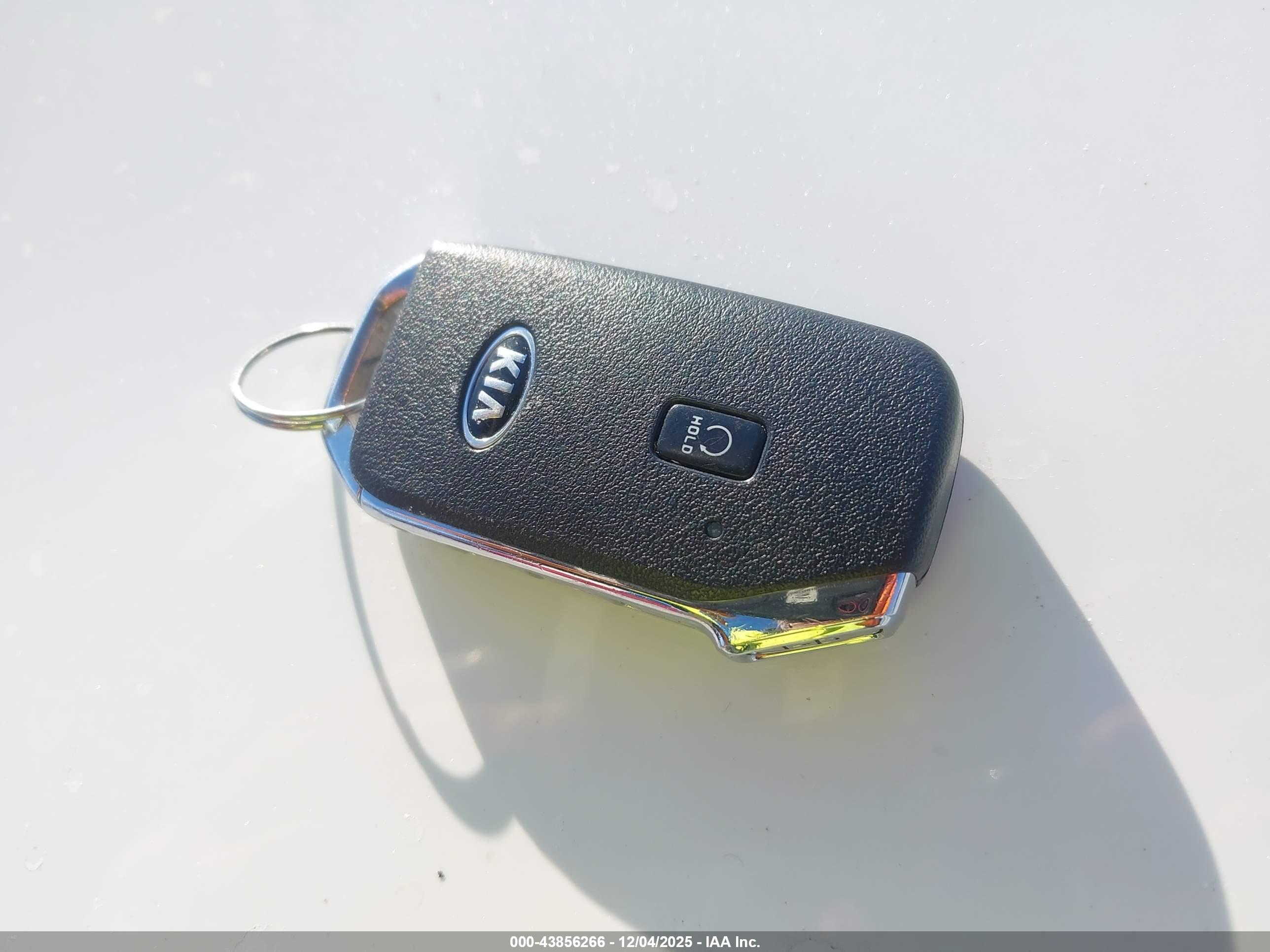 KIA K5 image 11