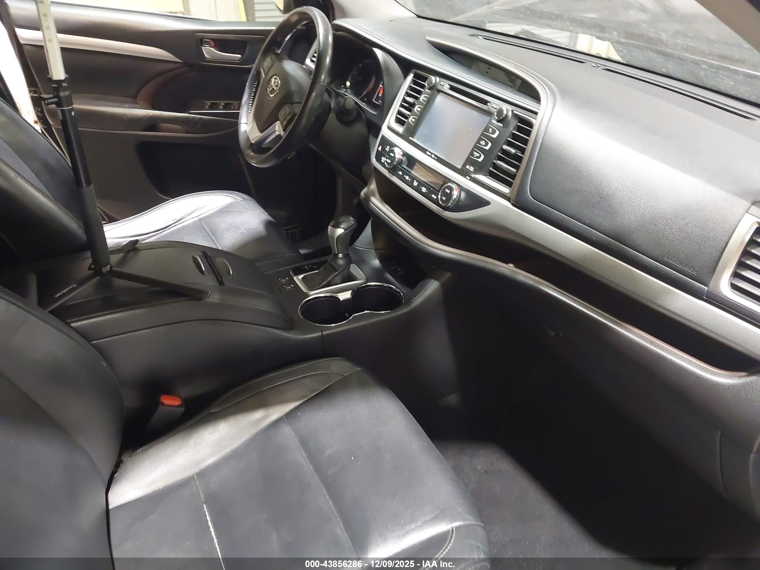 TOYOTA HIGHLANDER image 5