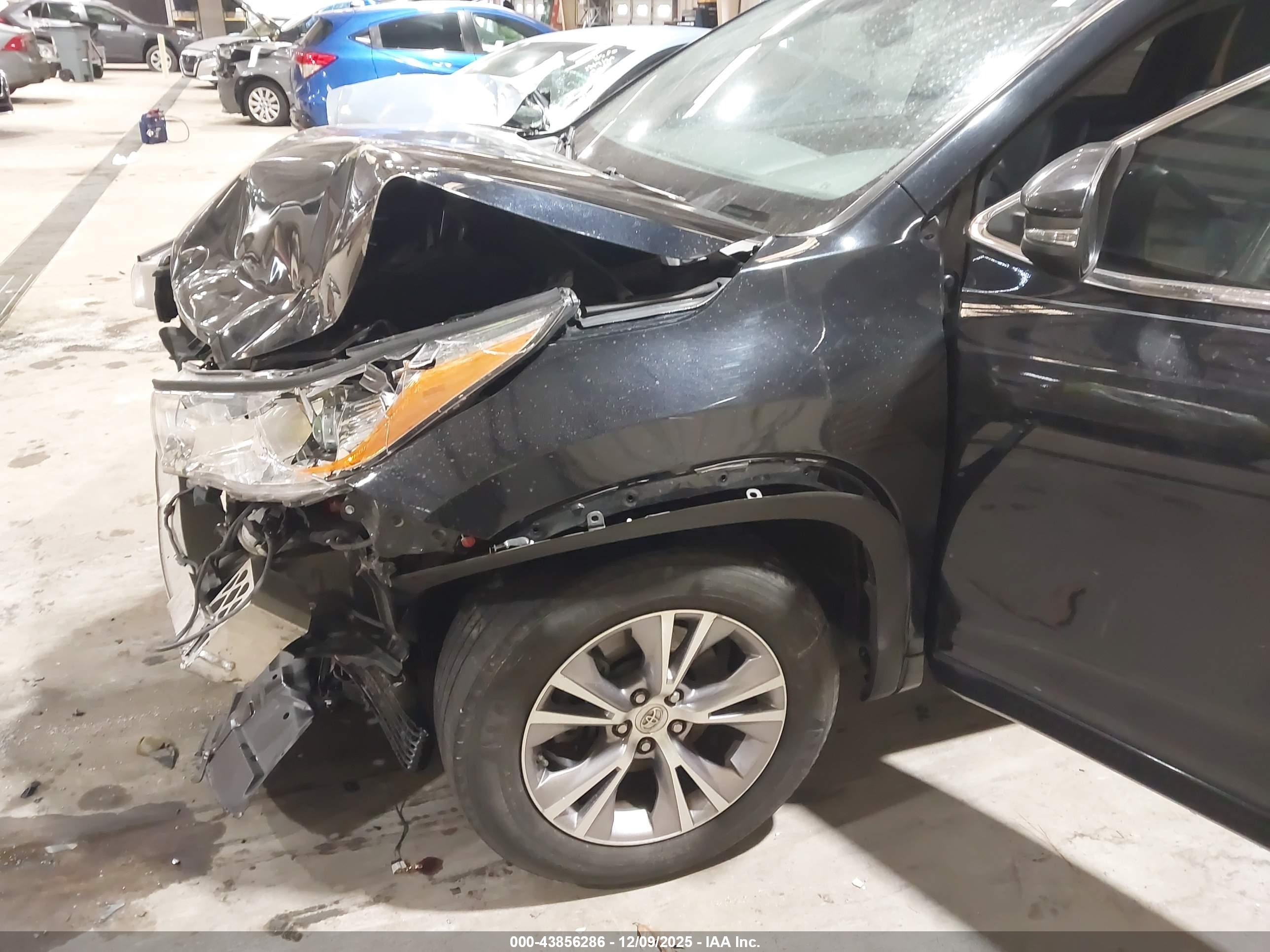 TOYOTA HIGHLANDER image 6